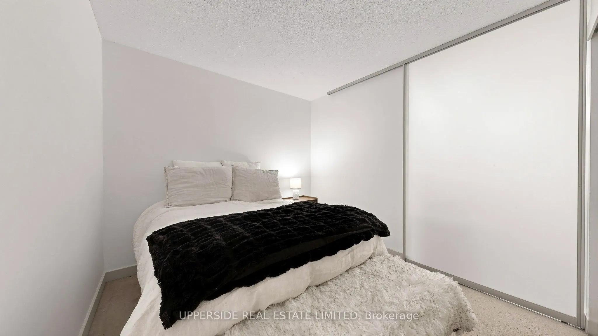 126 Simcoe Street #607