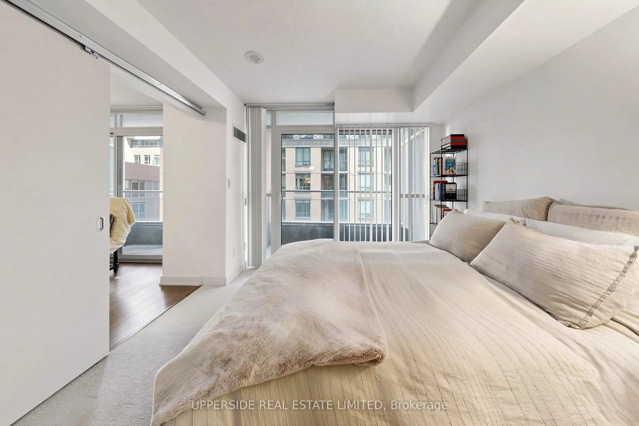 126 Simcoe Street #607