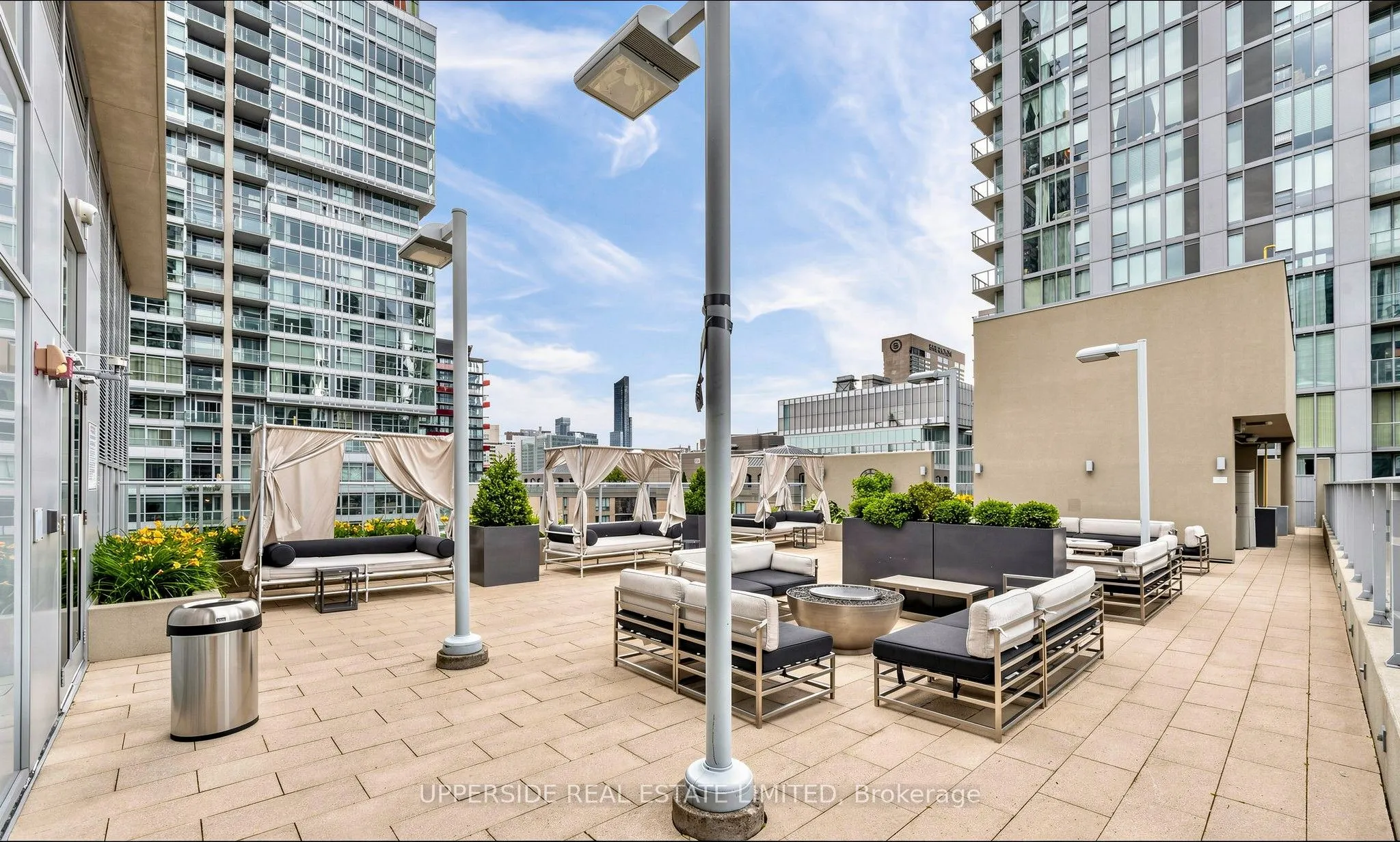 126 Simcoe Street #607
