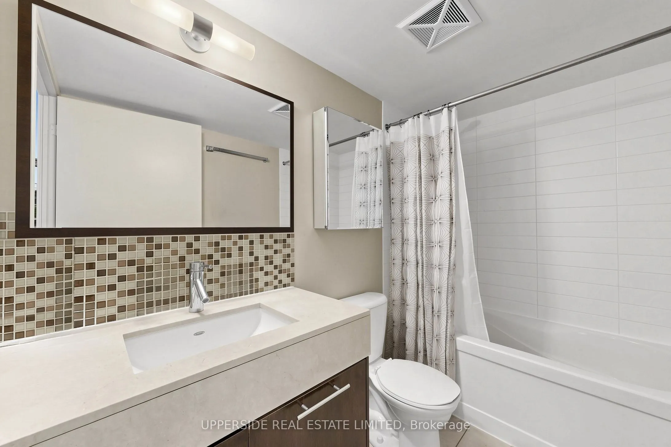 126 Simcoe Street #607