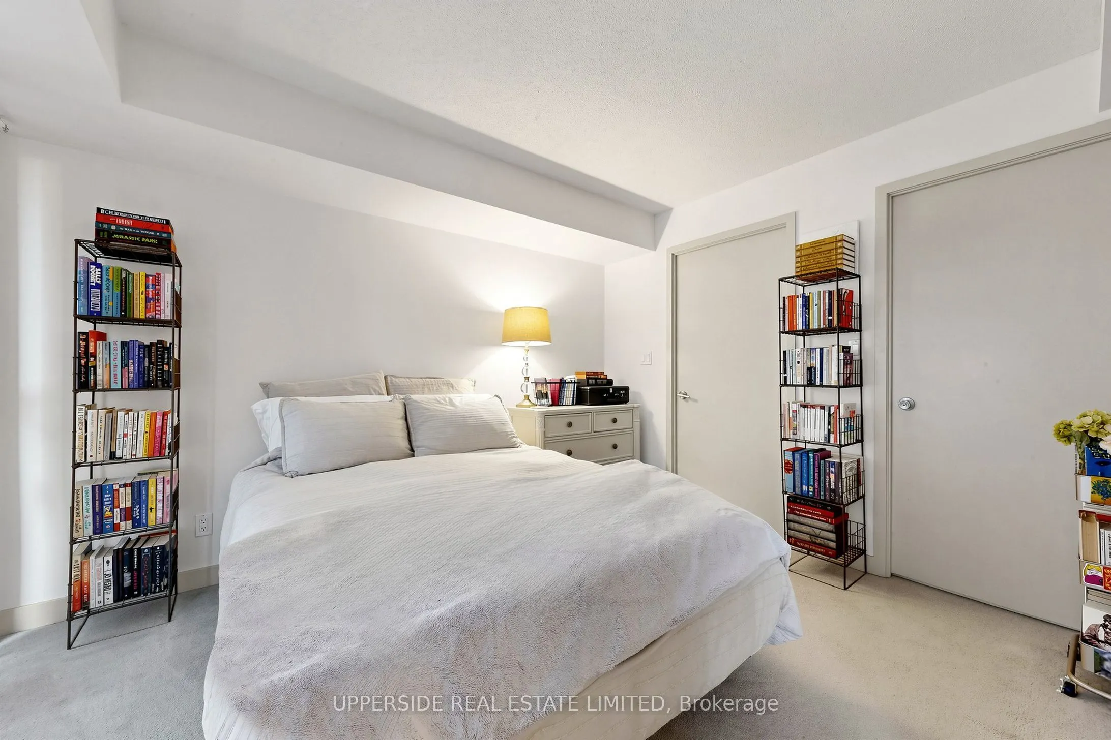 126 Simcoe Street #607