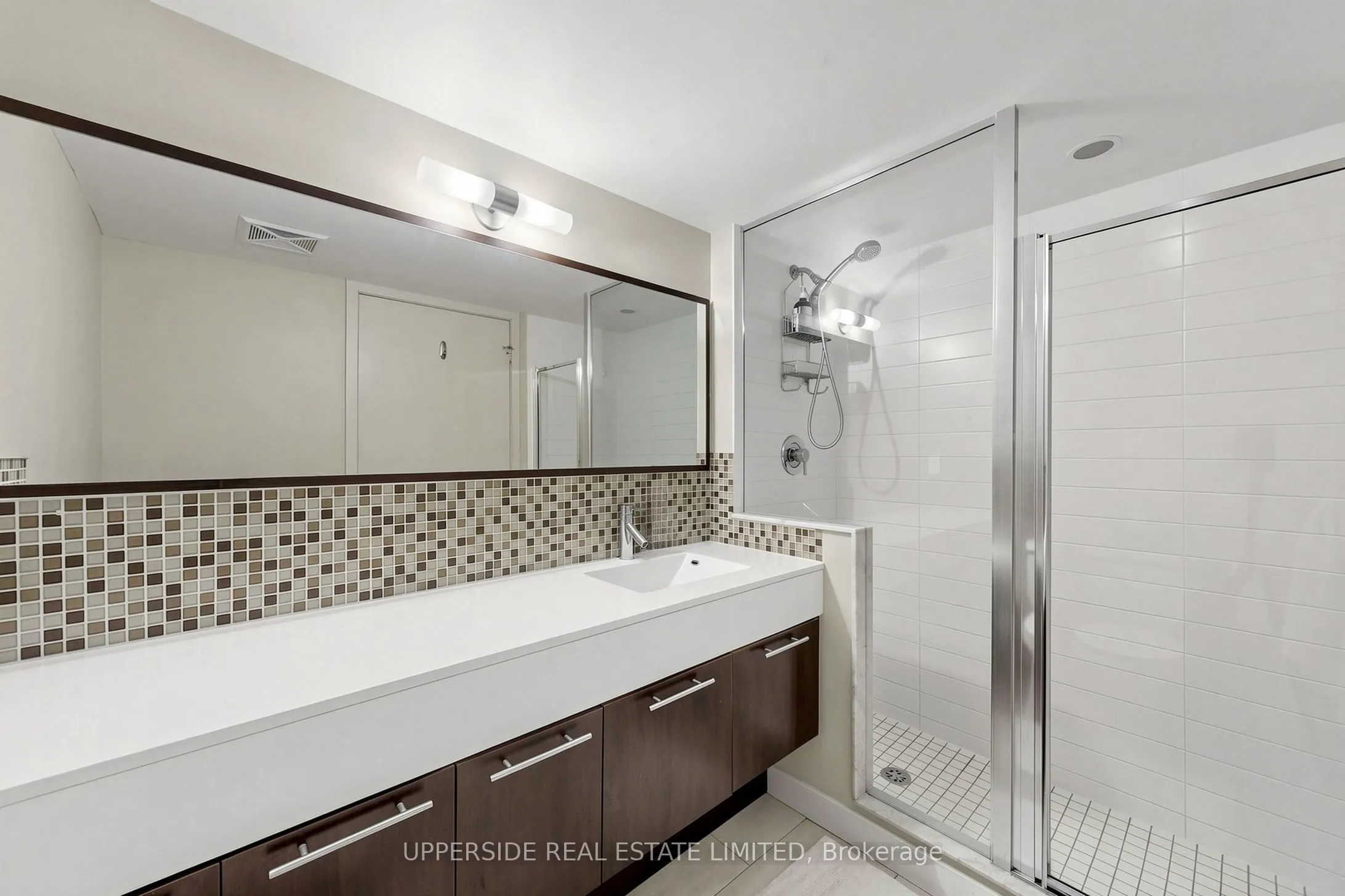 126 Simcoe Street #607