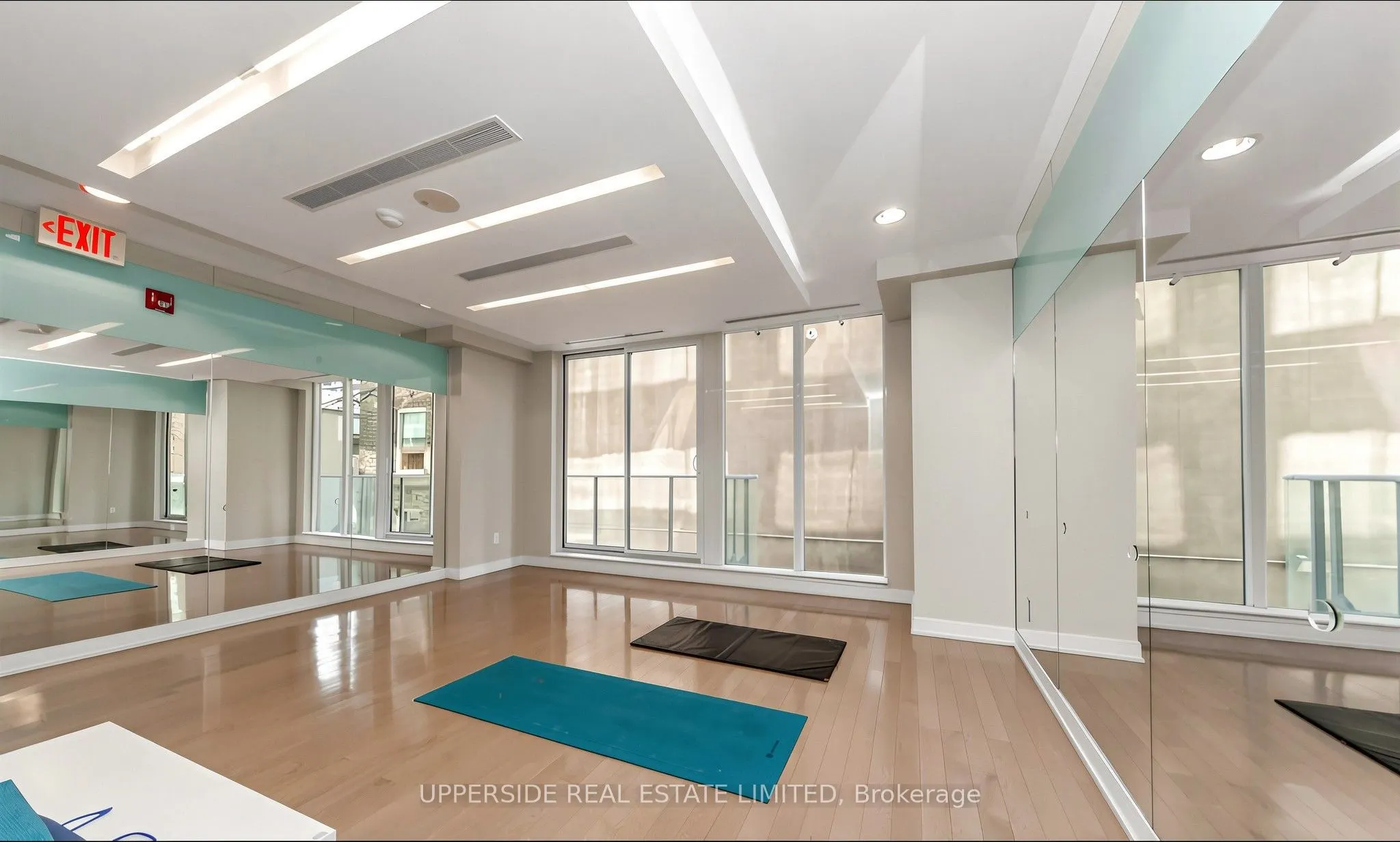 126 Simcoe Street #607