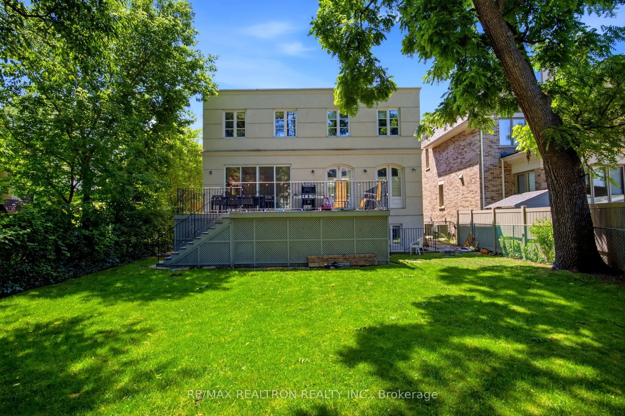 50 Viewmount Avenue