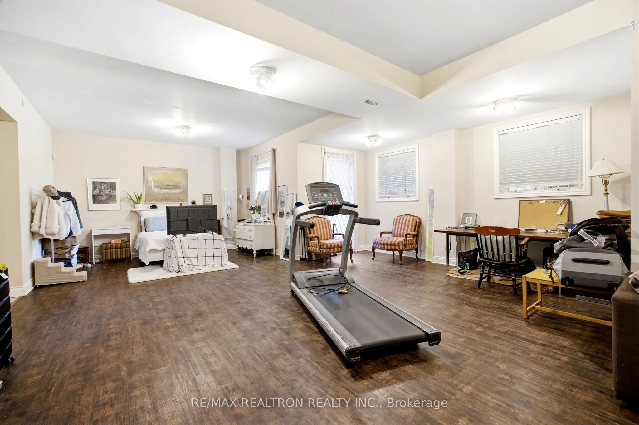 50 Viewmount Avenue