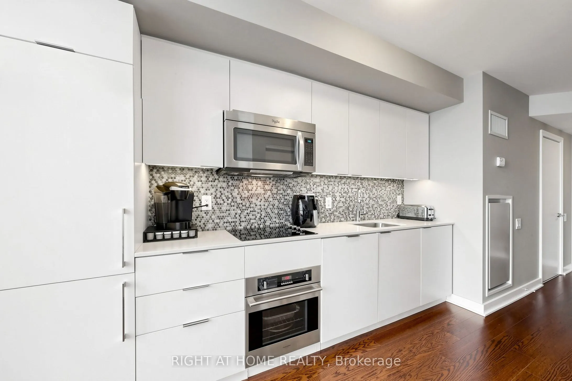 5 Hanna Avenue #510