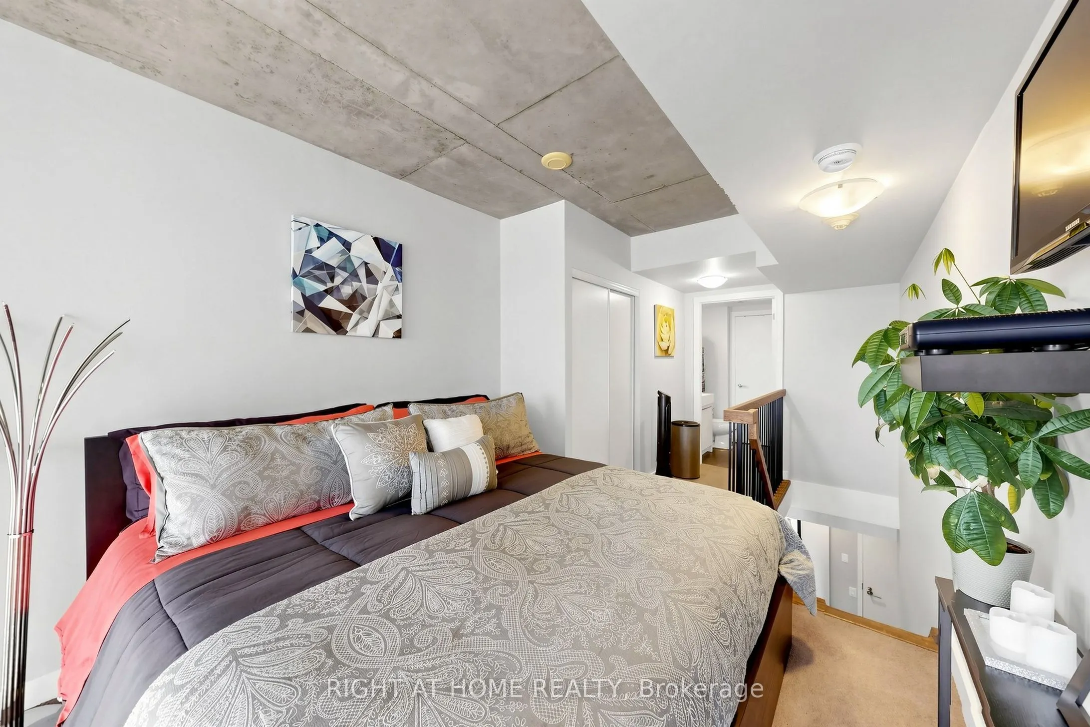 5 Hanna Avenue #510