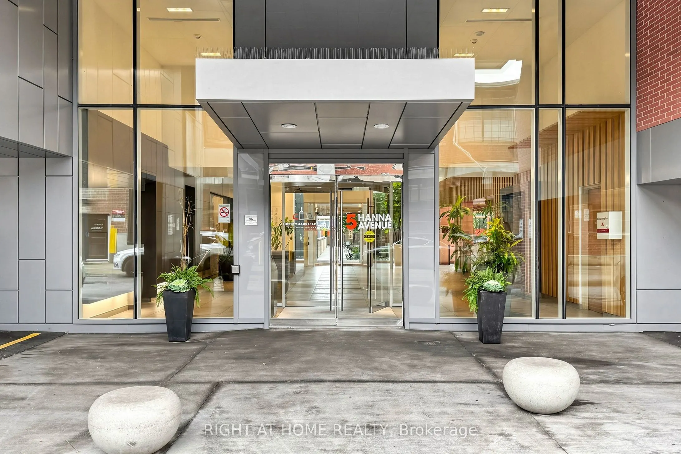 5 Hanna Avenue #510