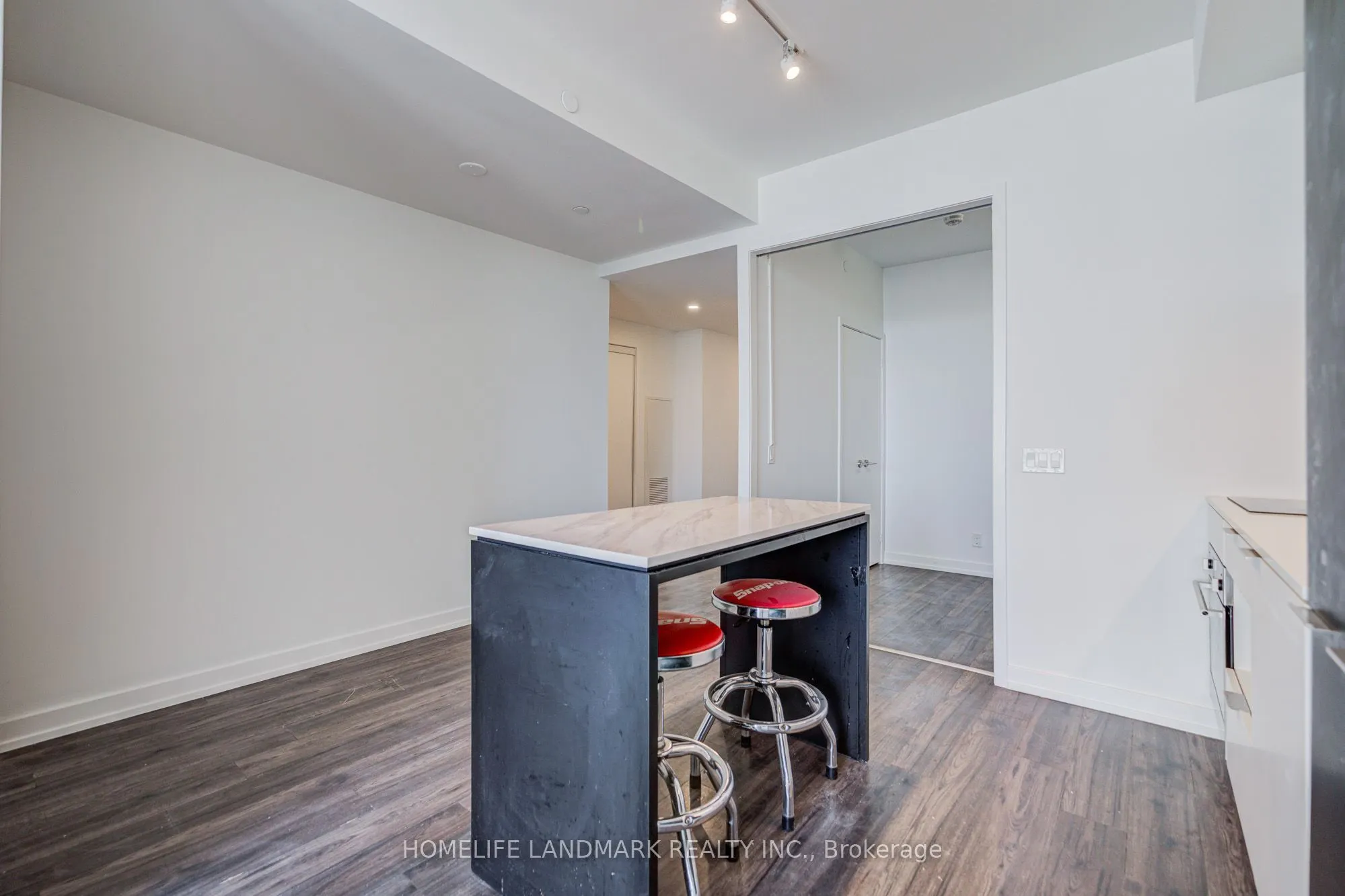 33 Helendale Avenue #601