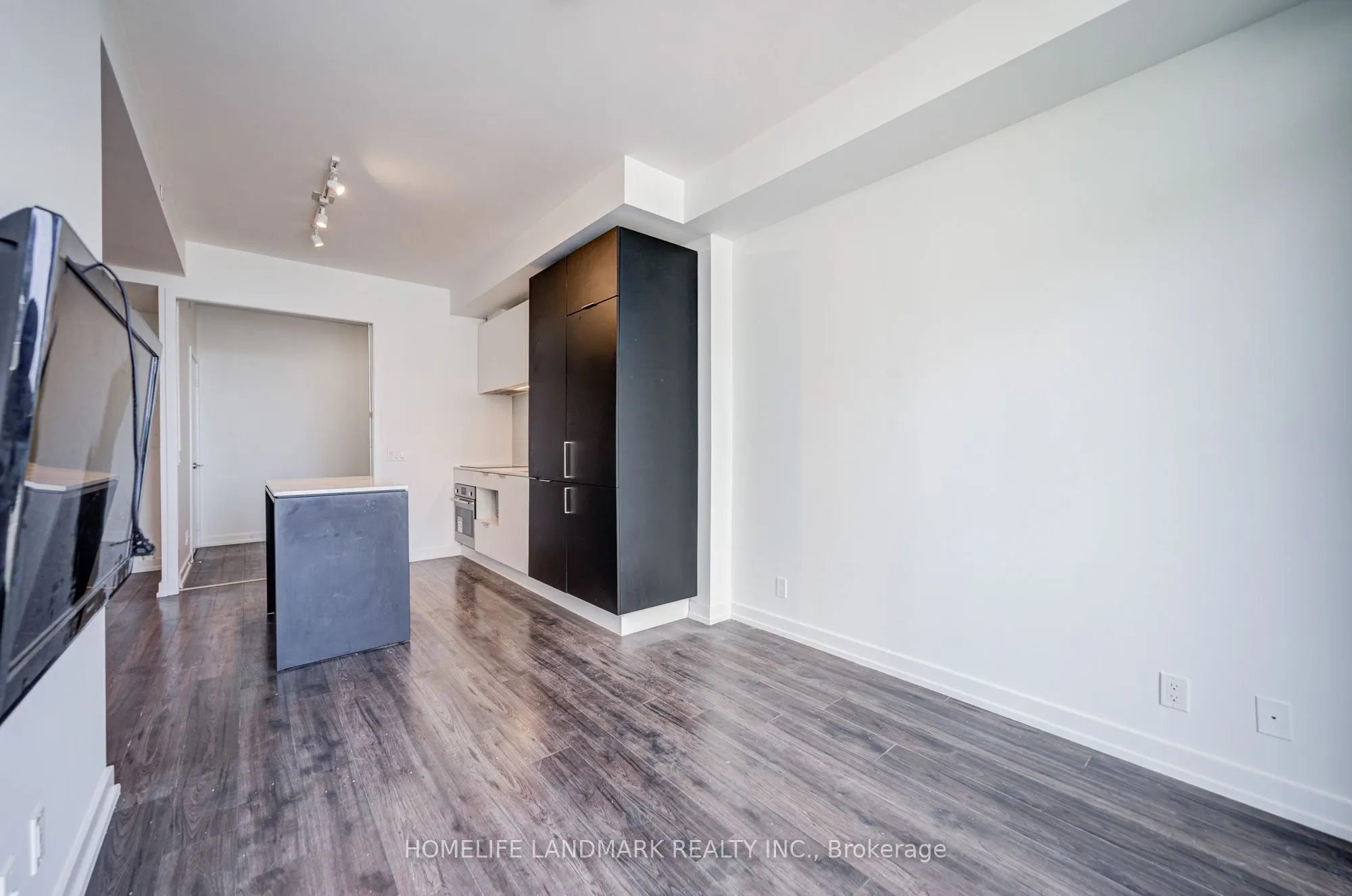 33 Helendale Avenue #601