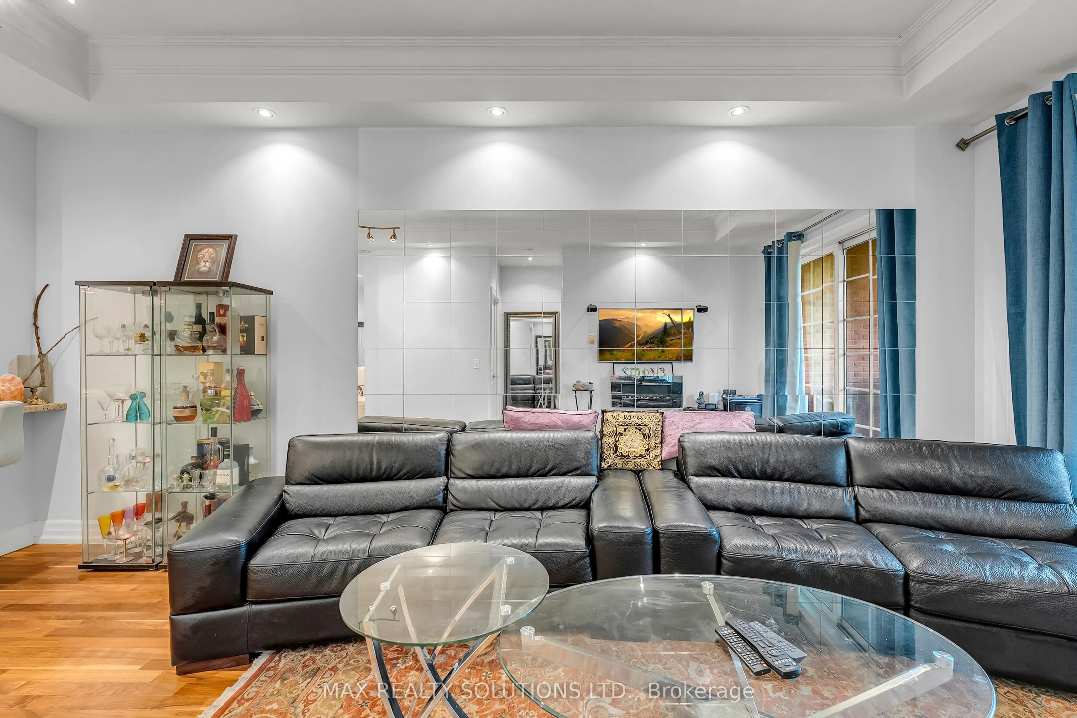 20 Burkebrook Place #319