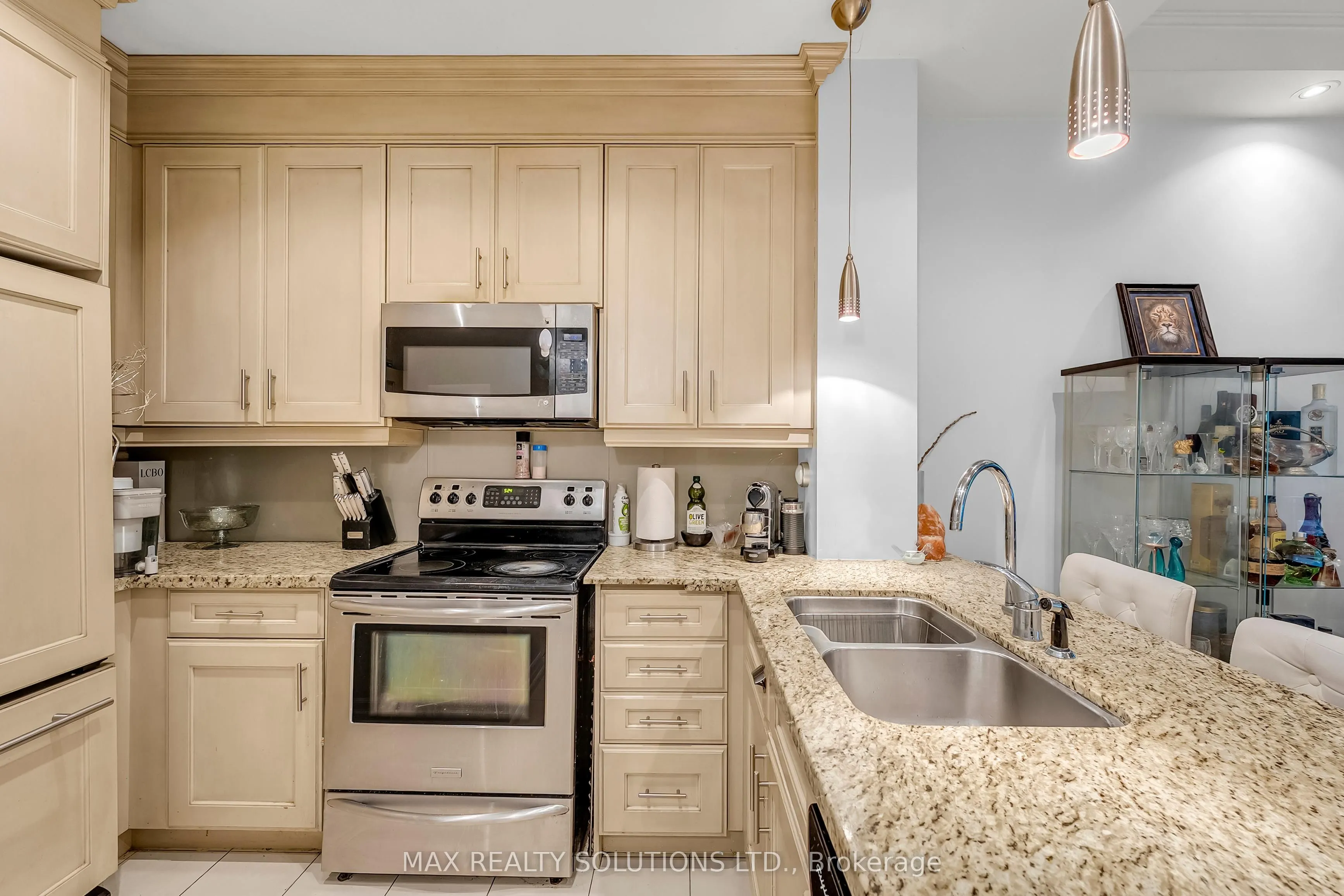 20 Burkebrook Place #319
