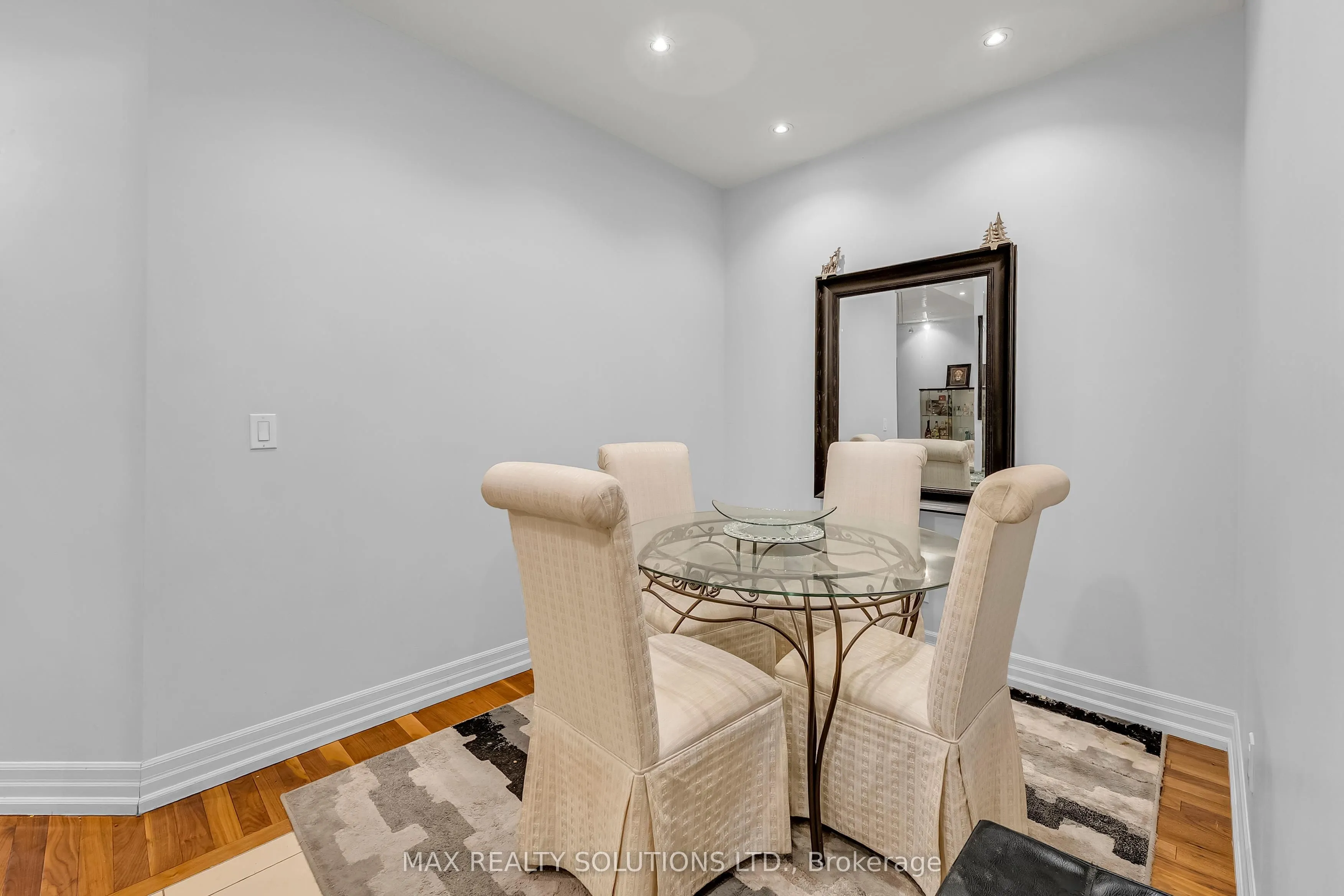 20 Burkebrook Place #319