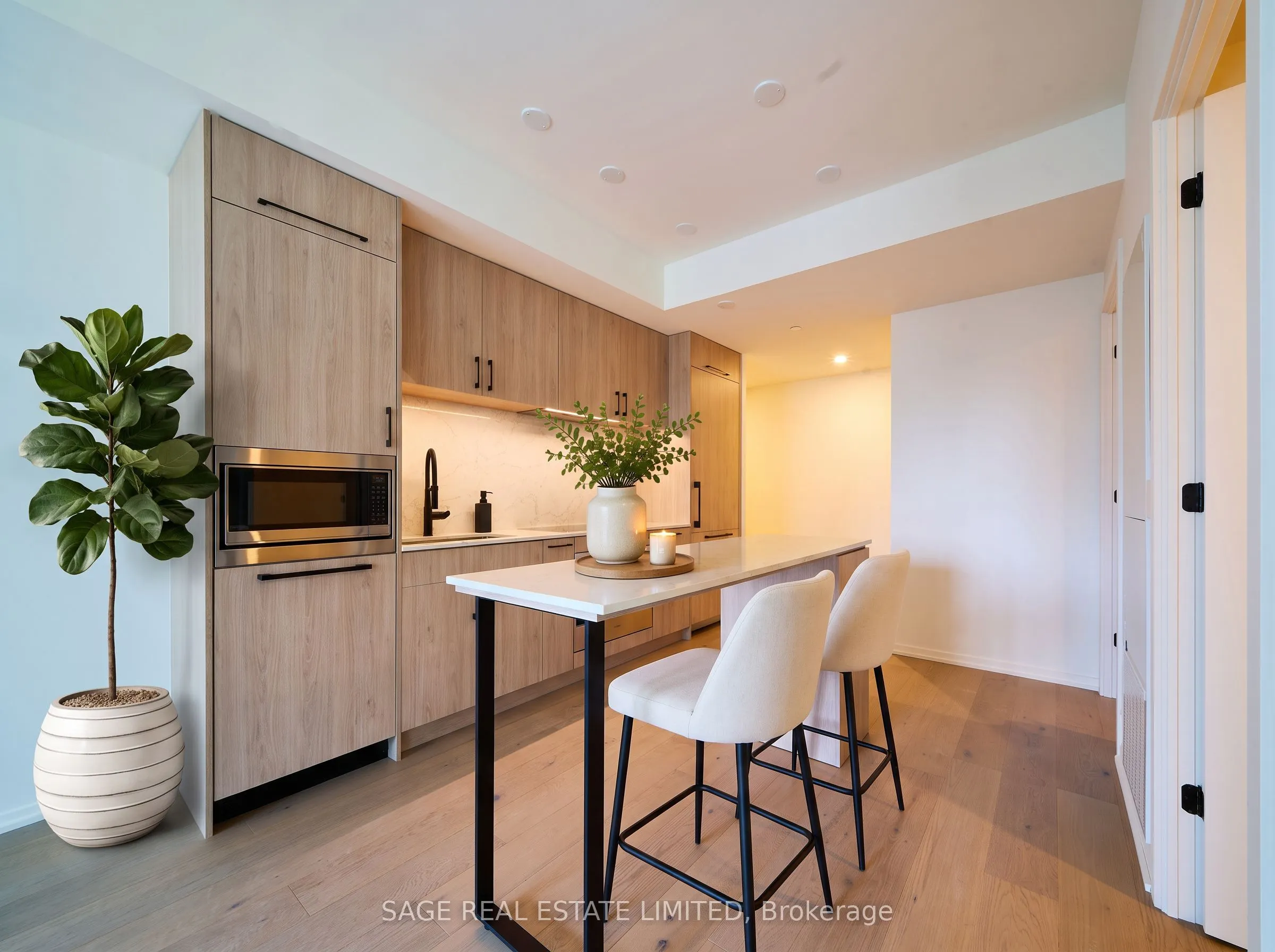 109 Erskine Avenue #1508