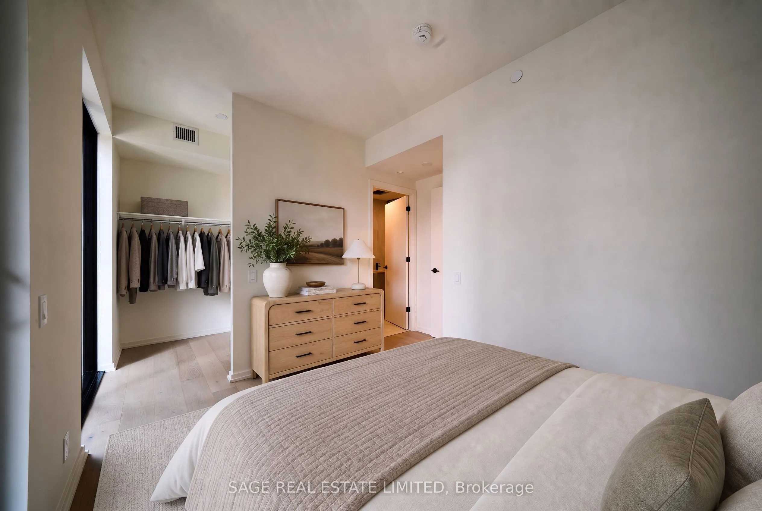 109 Erskine Avenue #1508