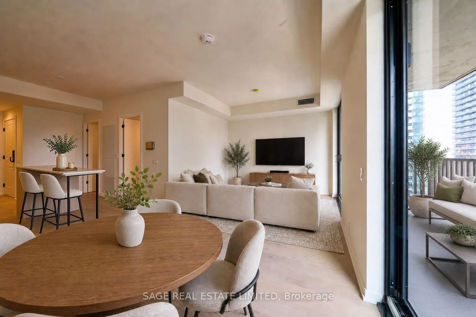 109 Erskine Avenue #1508