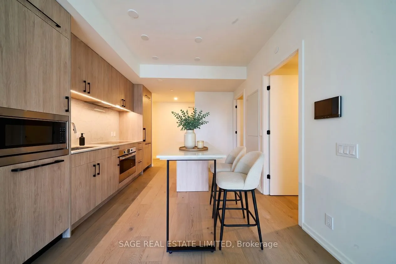 109 Erskine Avenue #1508