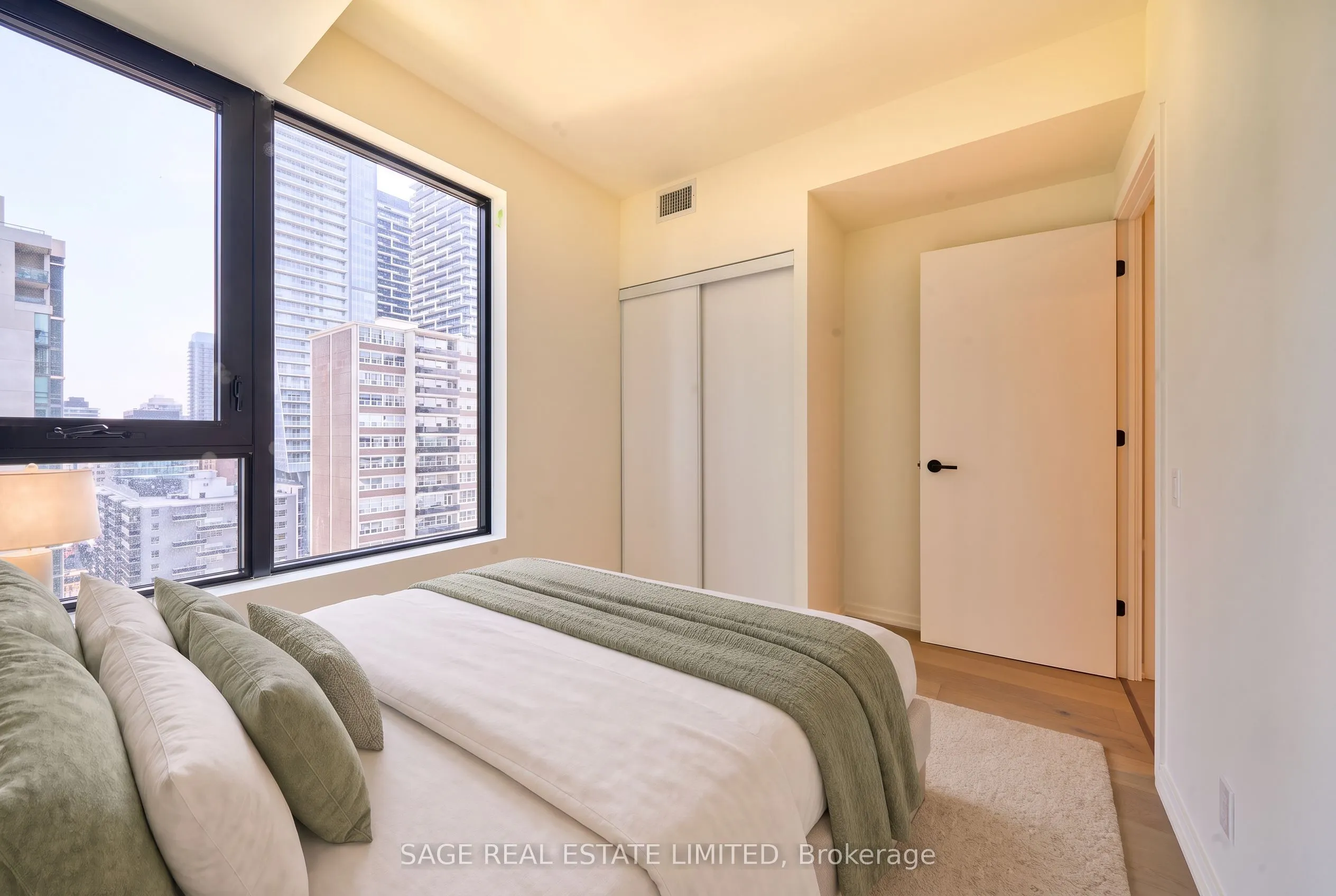 109 Erskine Avenue #1508