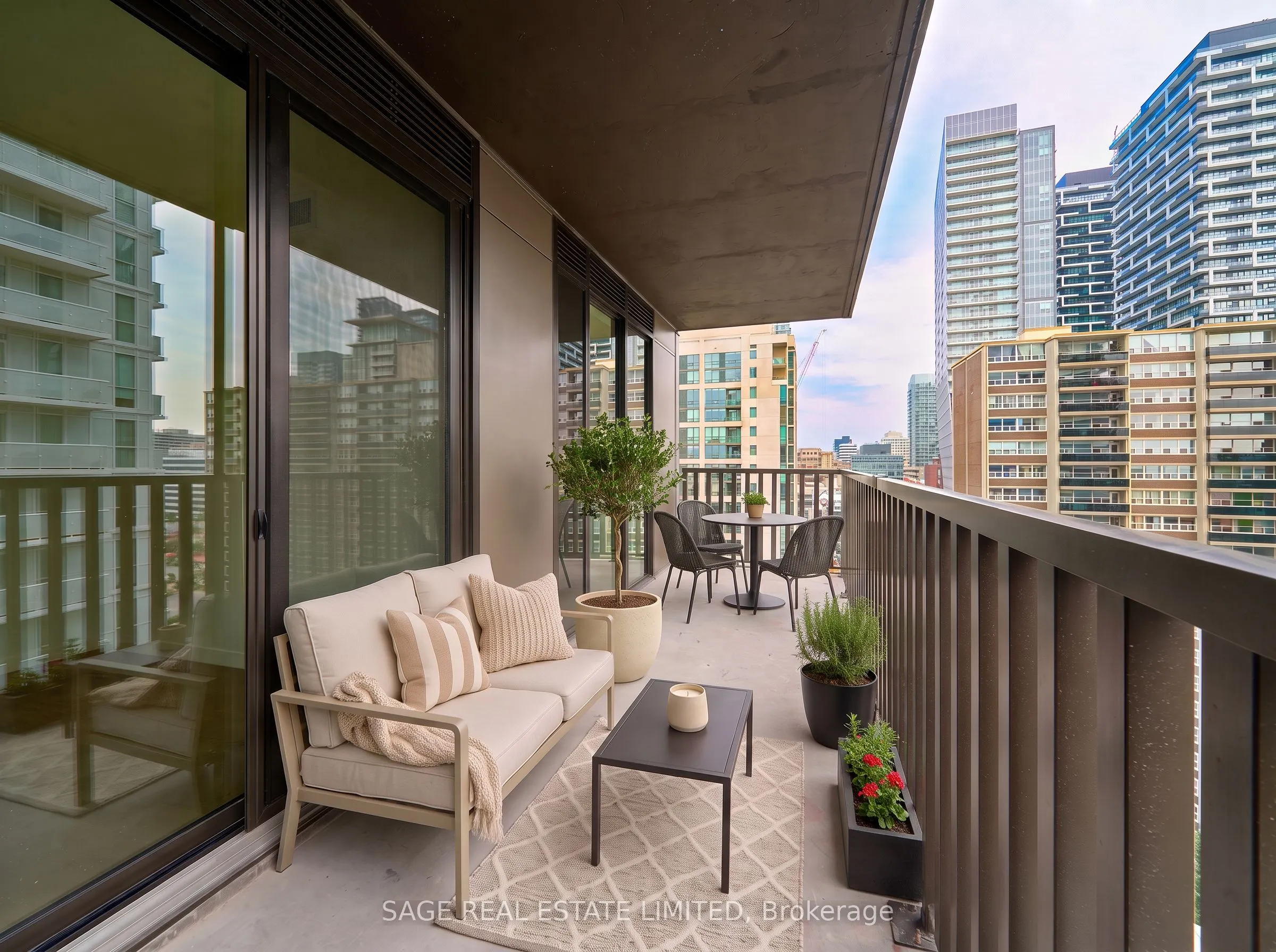 109 Erskine Avenue #1508