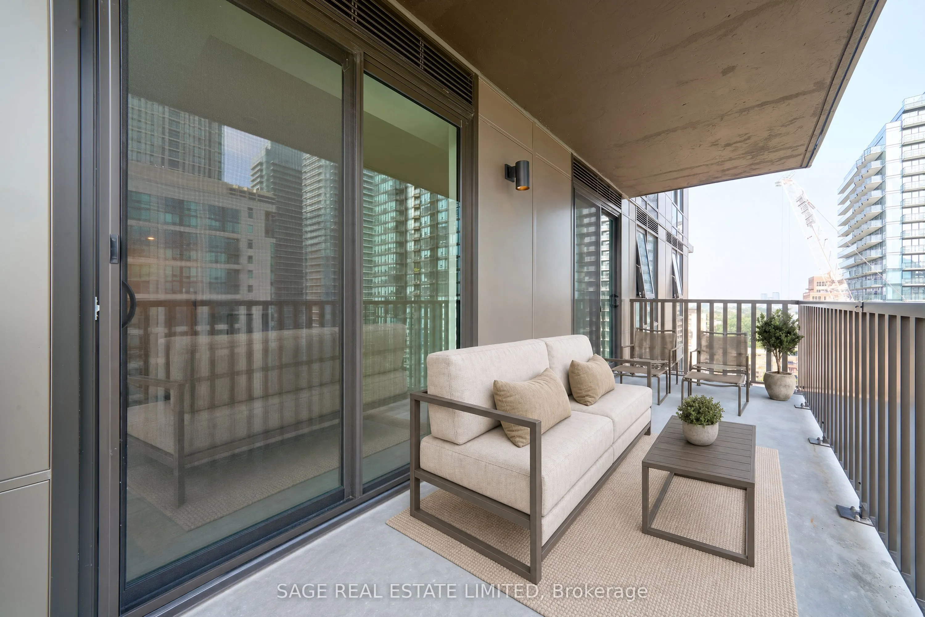 109 Erskine Avenue #1508