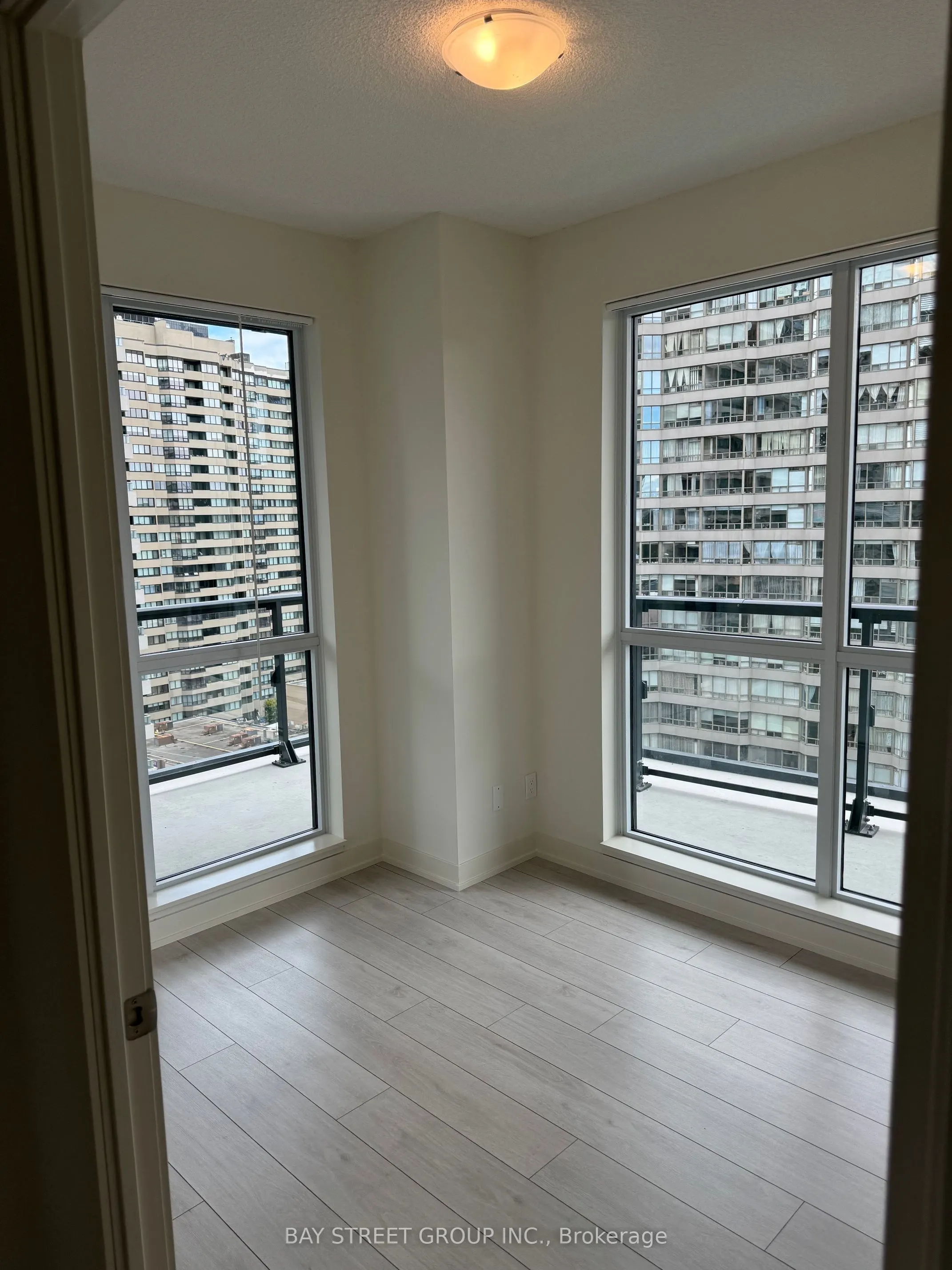 4955 Yonge Street #1006