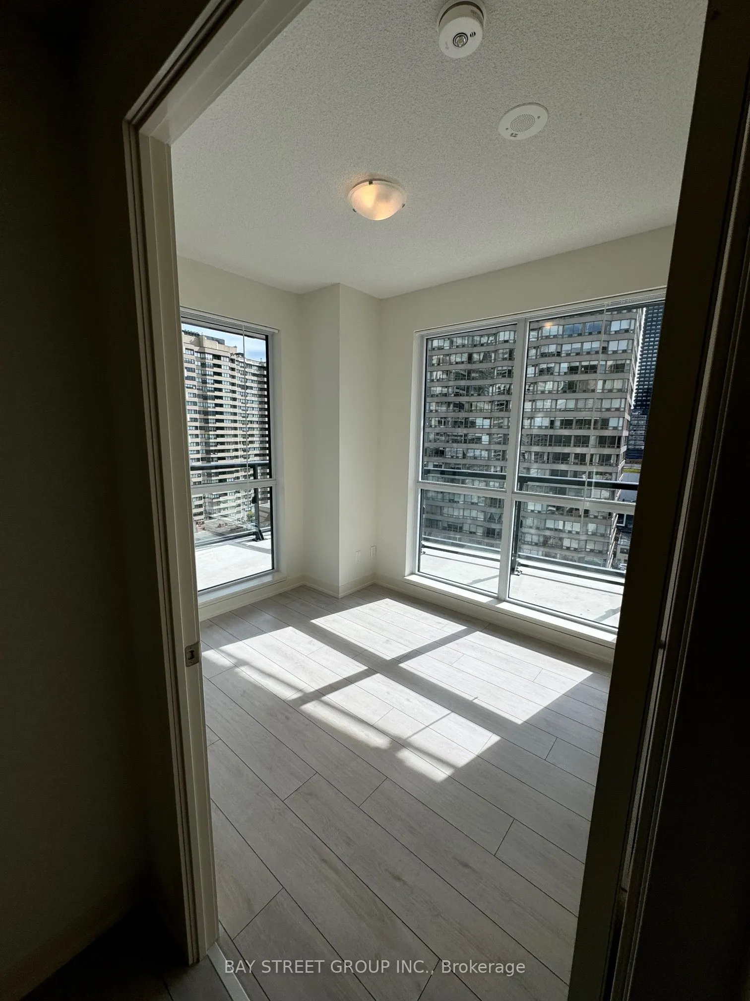 4955 Yonge Street #1006
