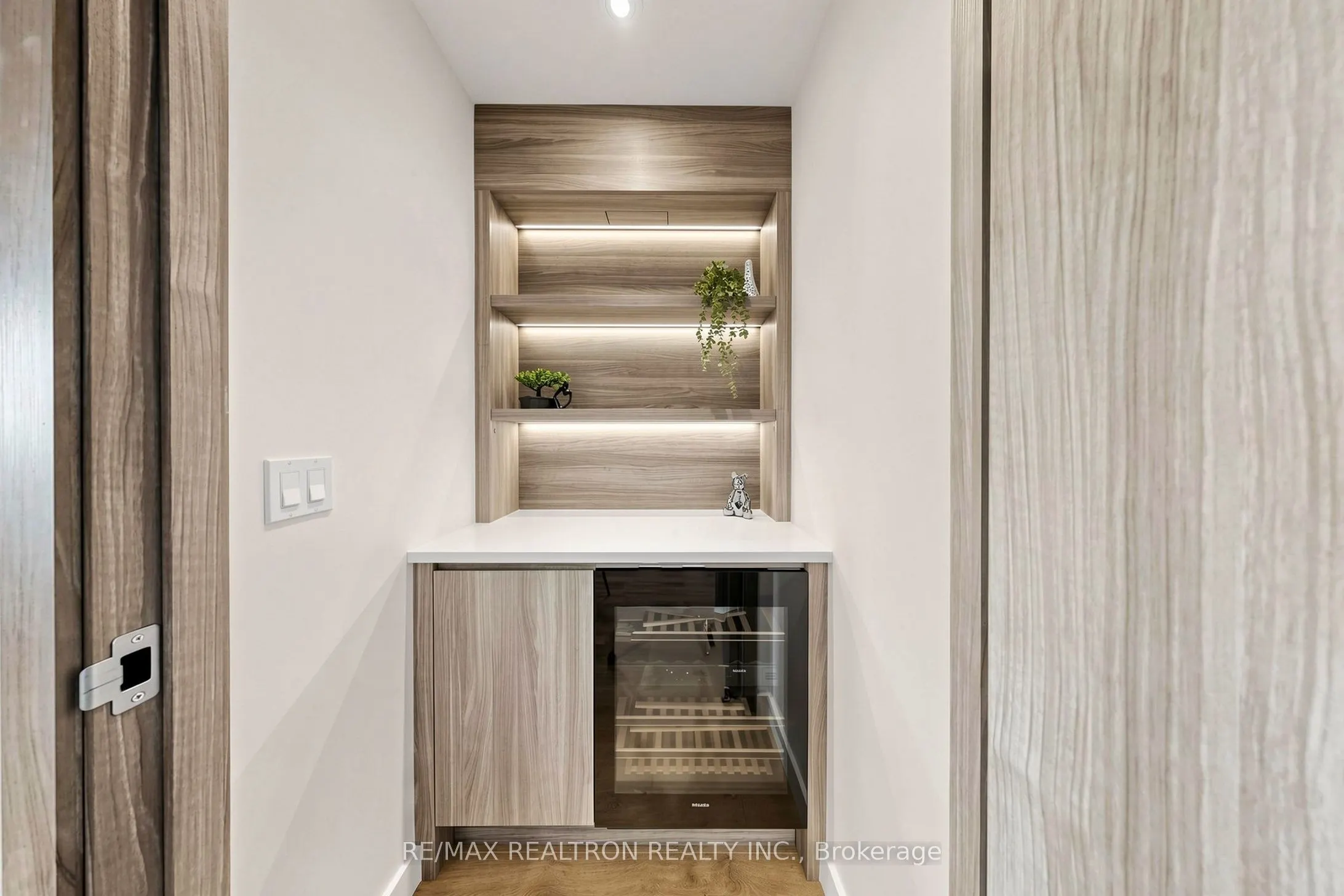 68 Esther Shiner Boulevard #1102