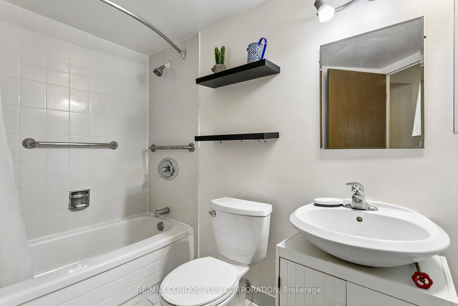 15 Maitland Place #204