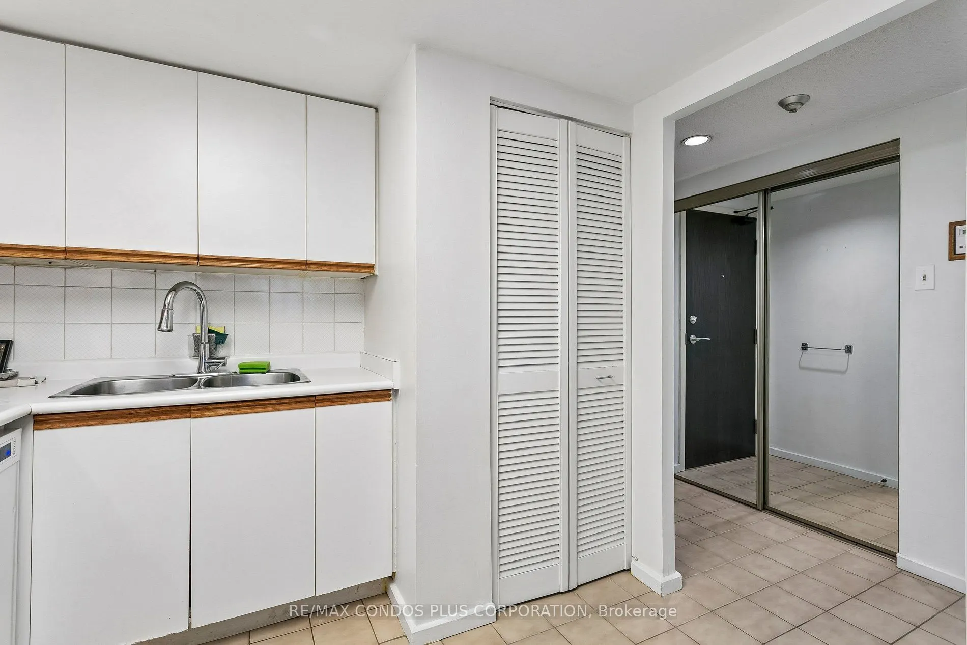 15 Maitland Place #204