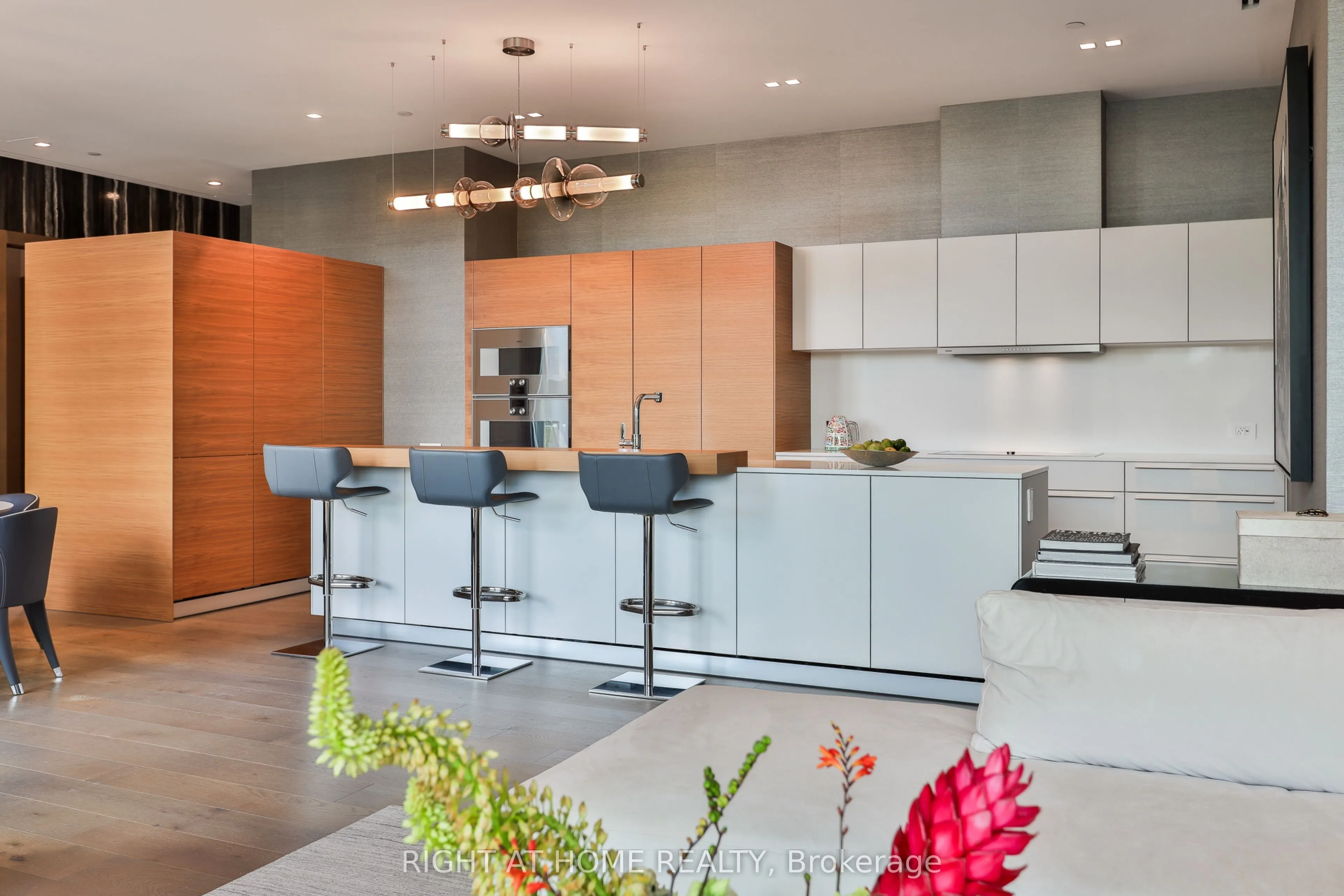 1 Roxborough Street E #501