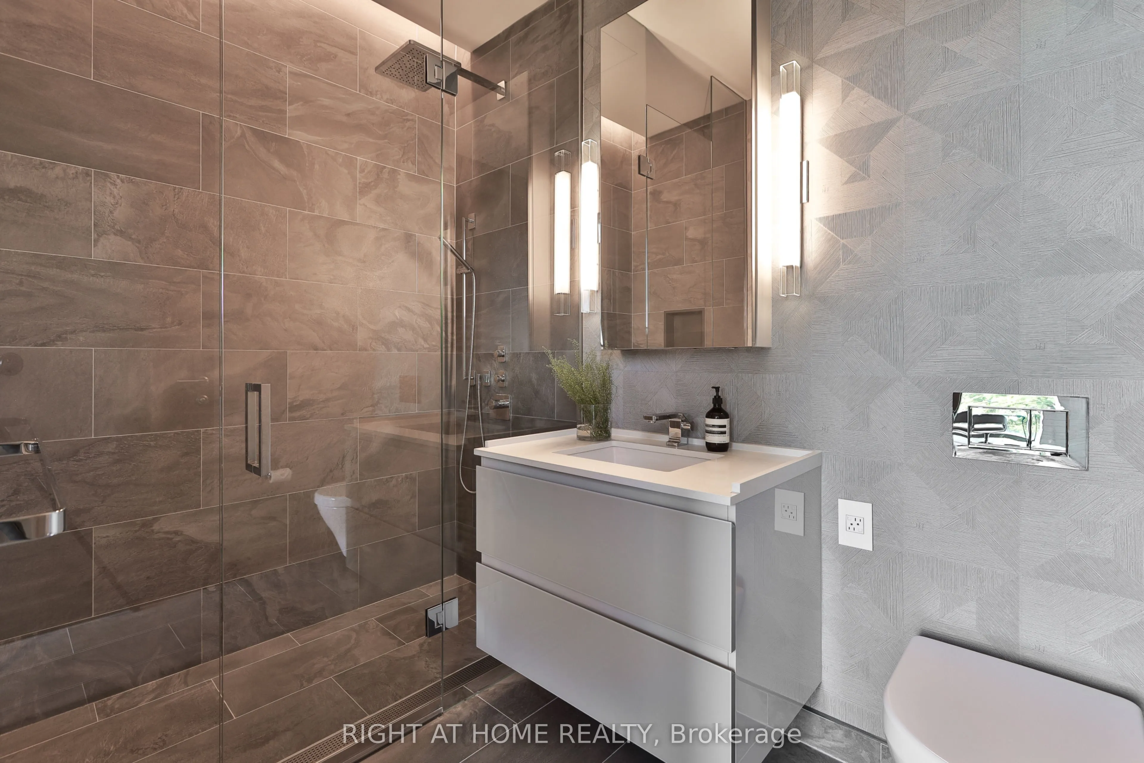 1 Roxborough Street E #501