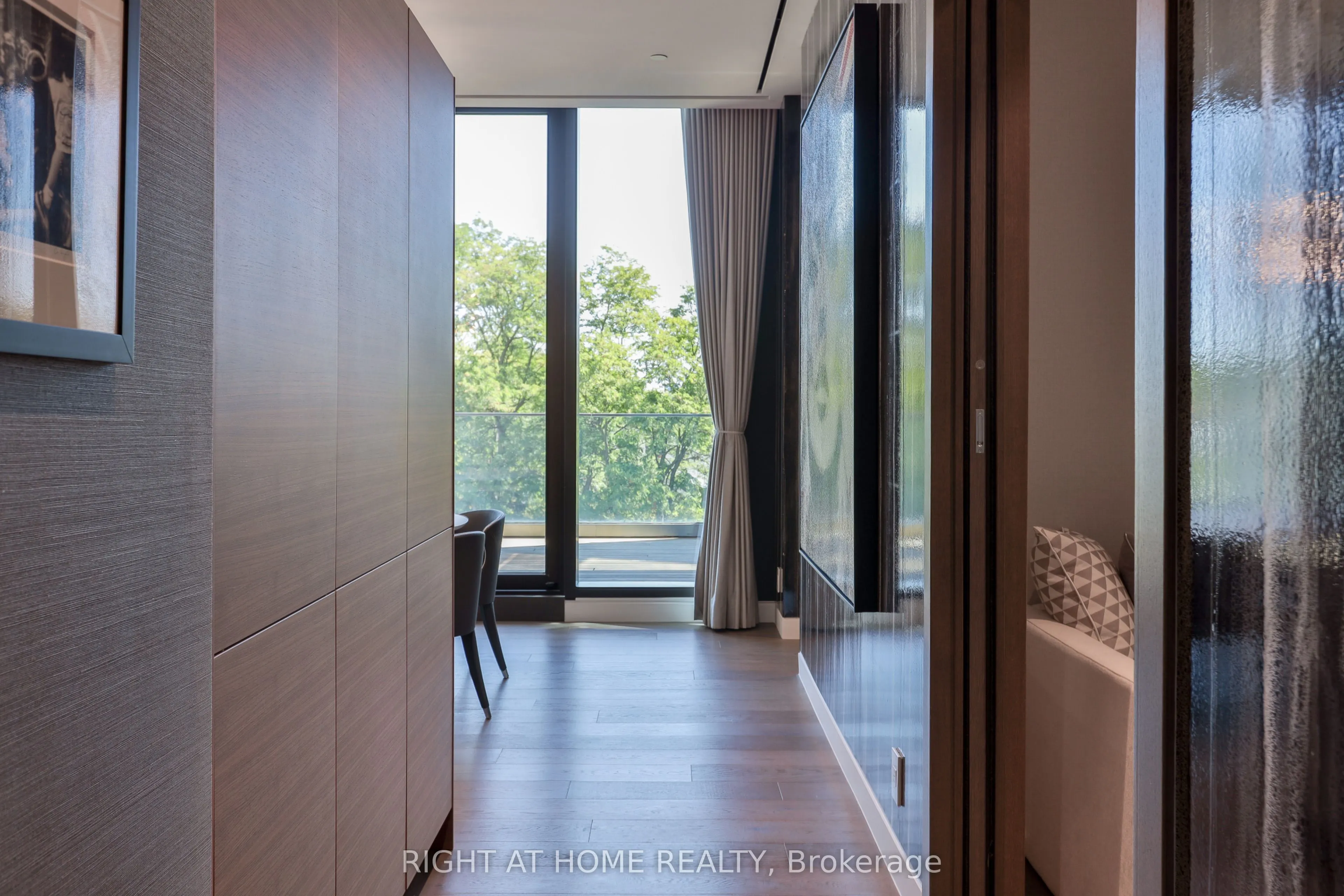 1 Roxborough Street E #501