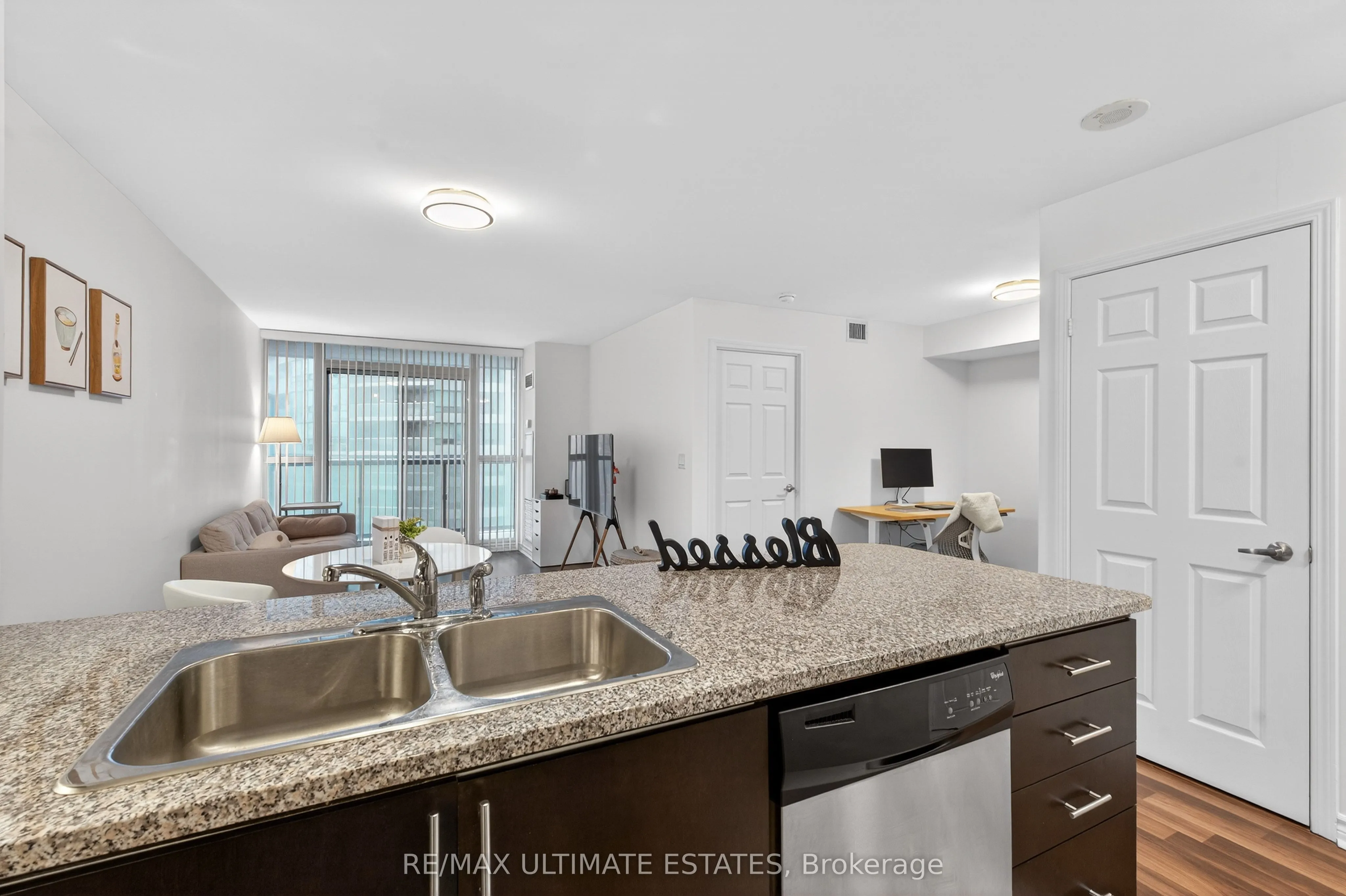 19 Grand Trunk Crescent #2205