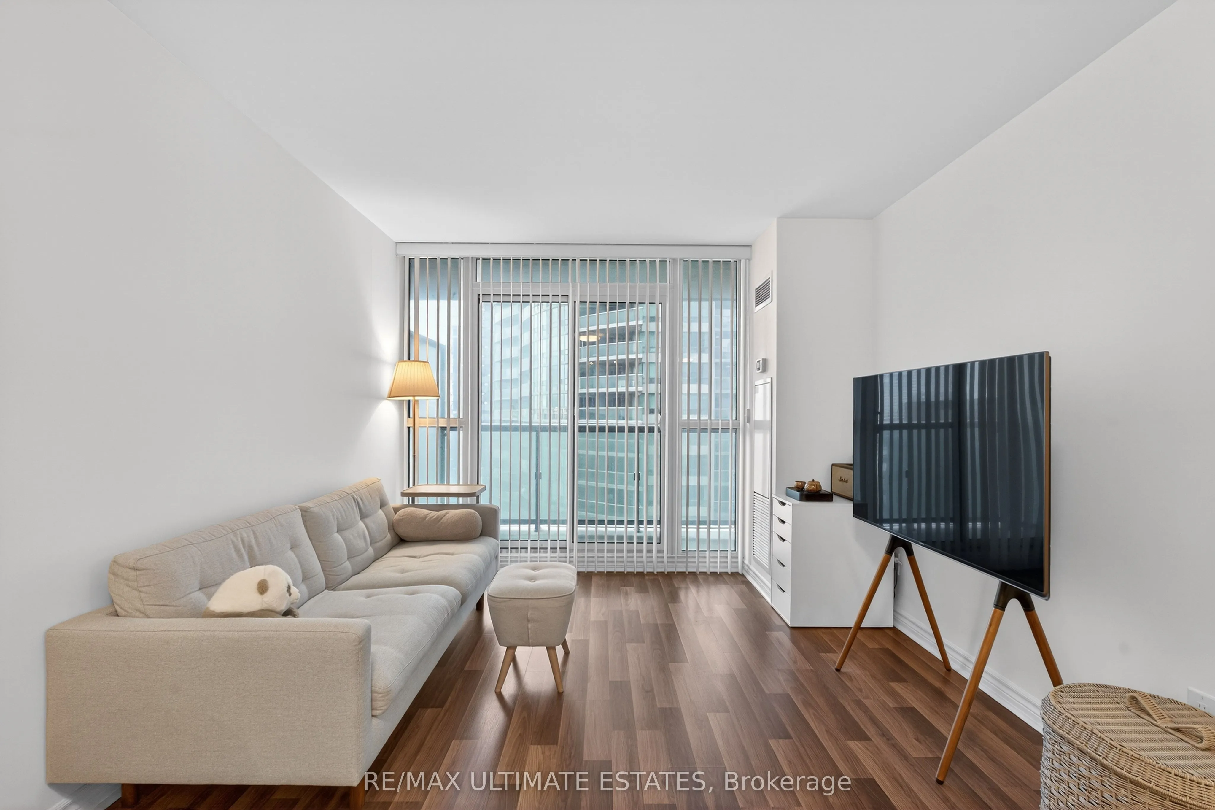 19 Grand Trunk Crescent #2205