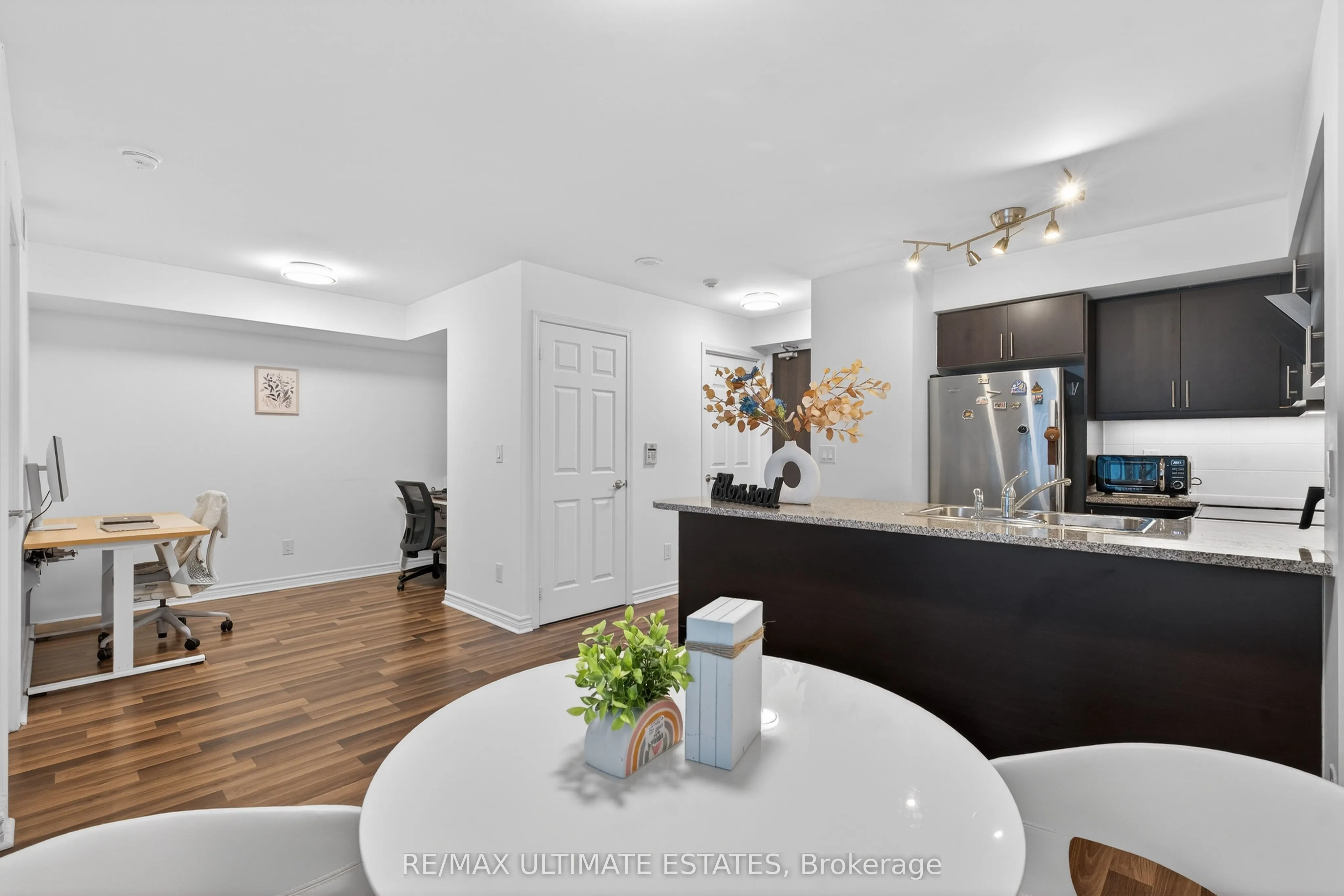 19 Grand Trunk Crescent #2205