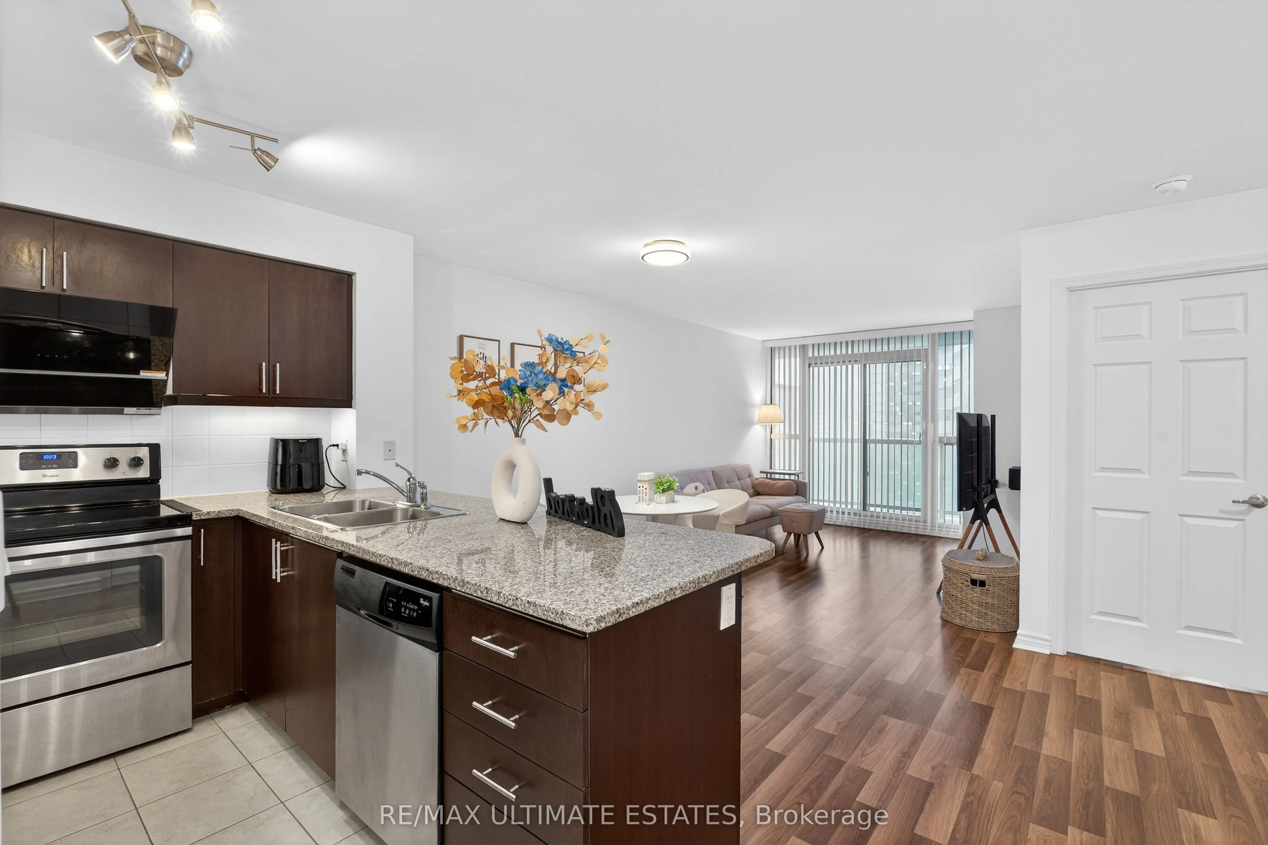 19 Grand Trunk Crescent #2205