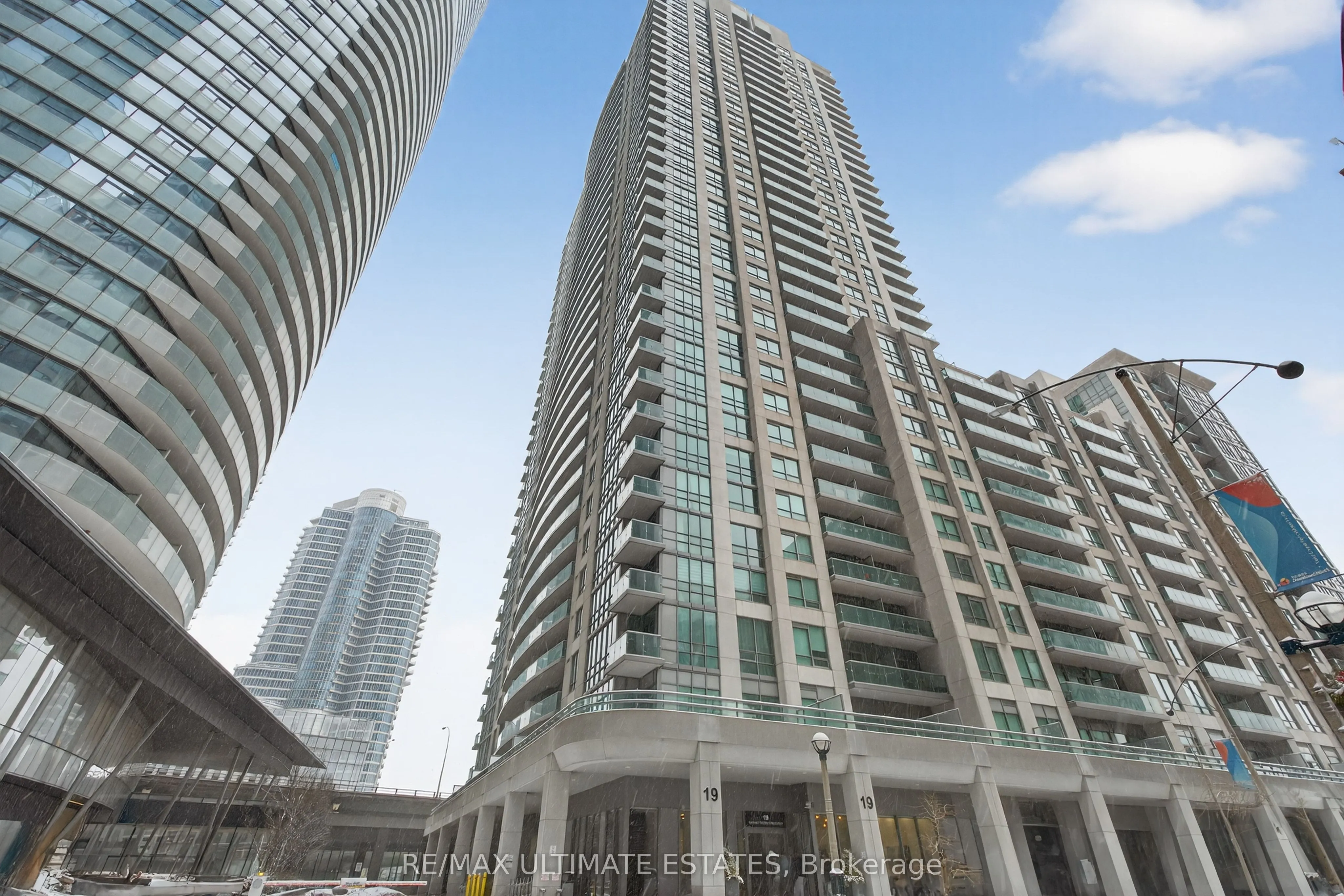 19 Grand Trunk Crescent #2205