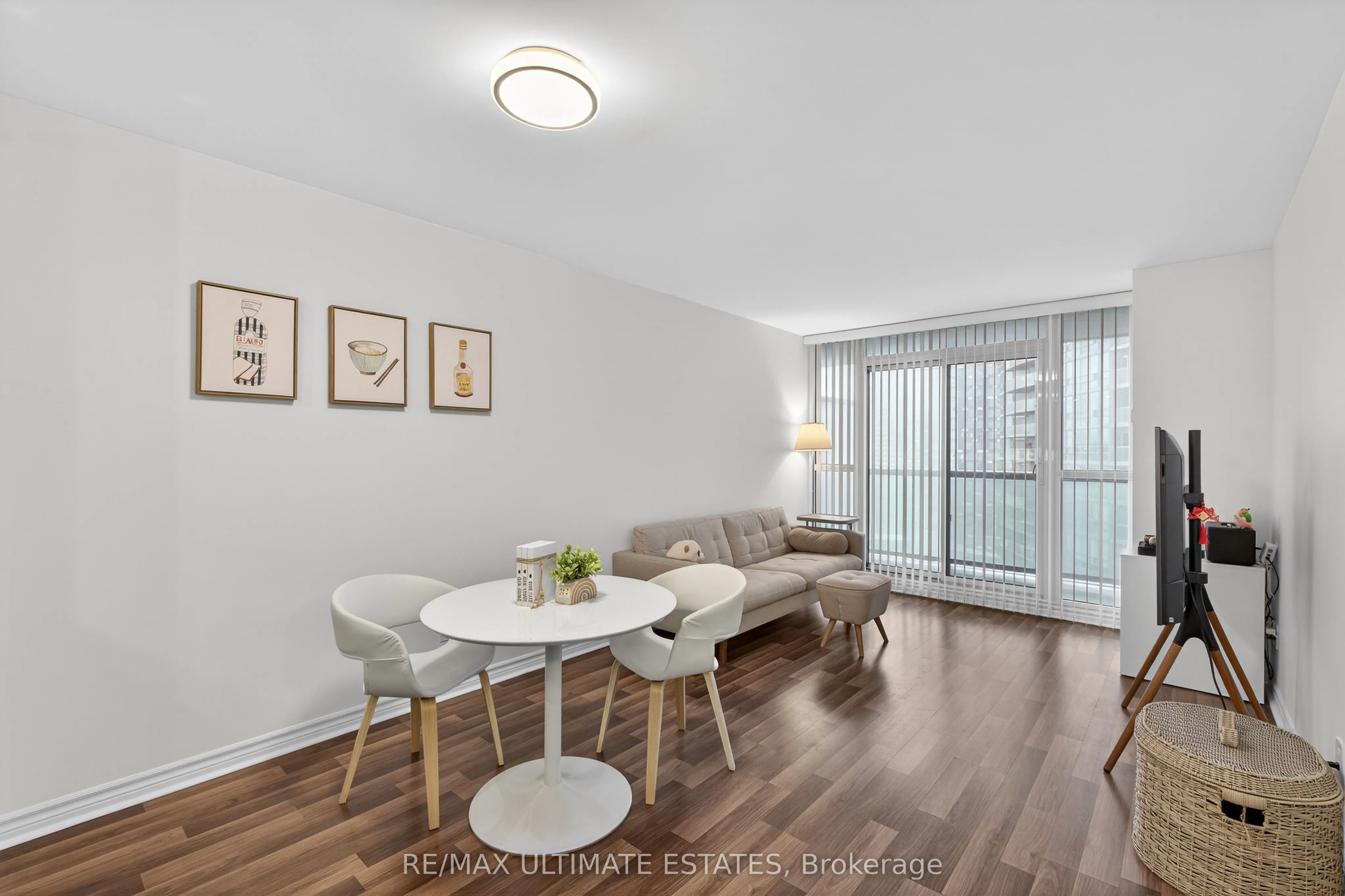 19 Grand Trunk Crescent #2205