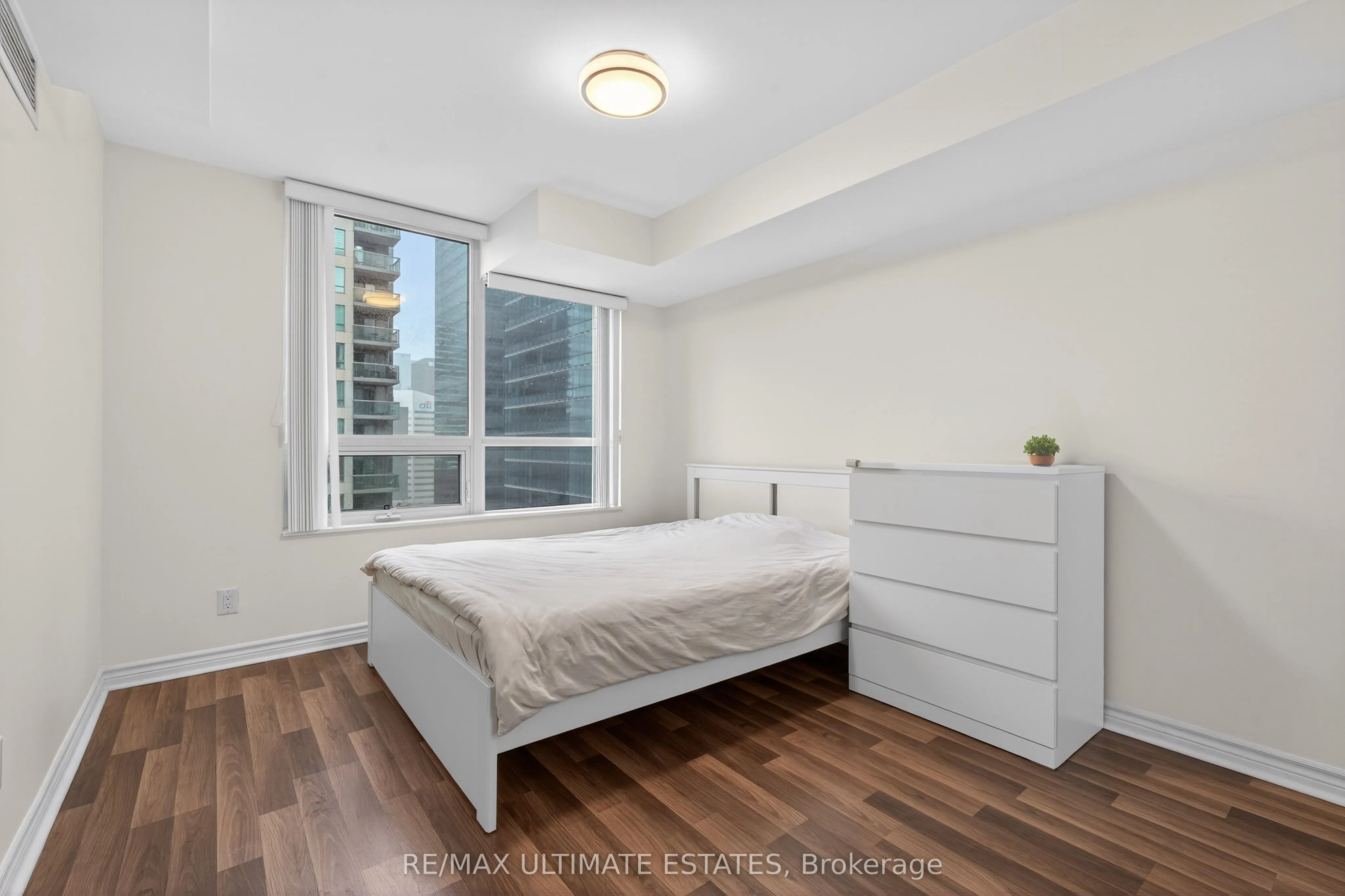19 Grand Trunk Crescent #2205