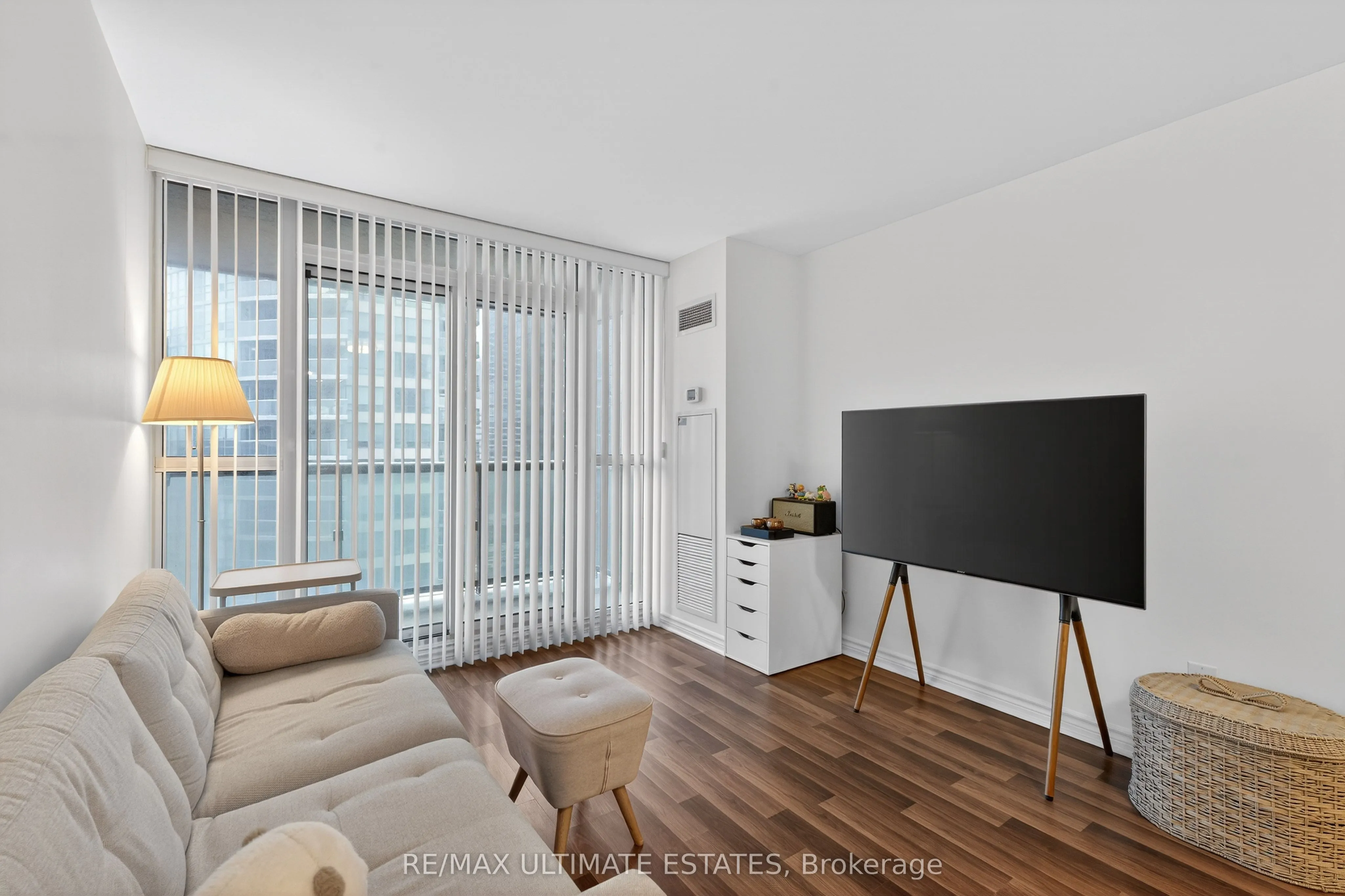 19 Grand Trunk Crescent #2205