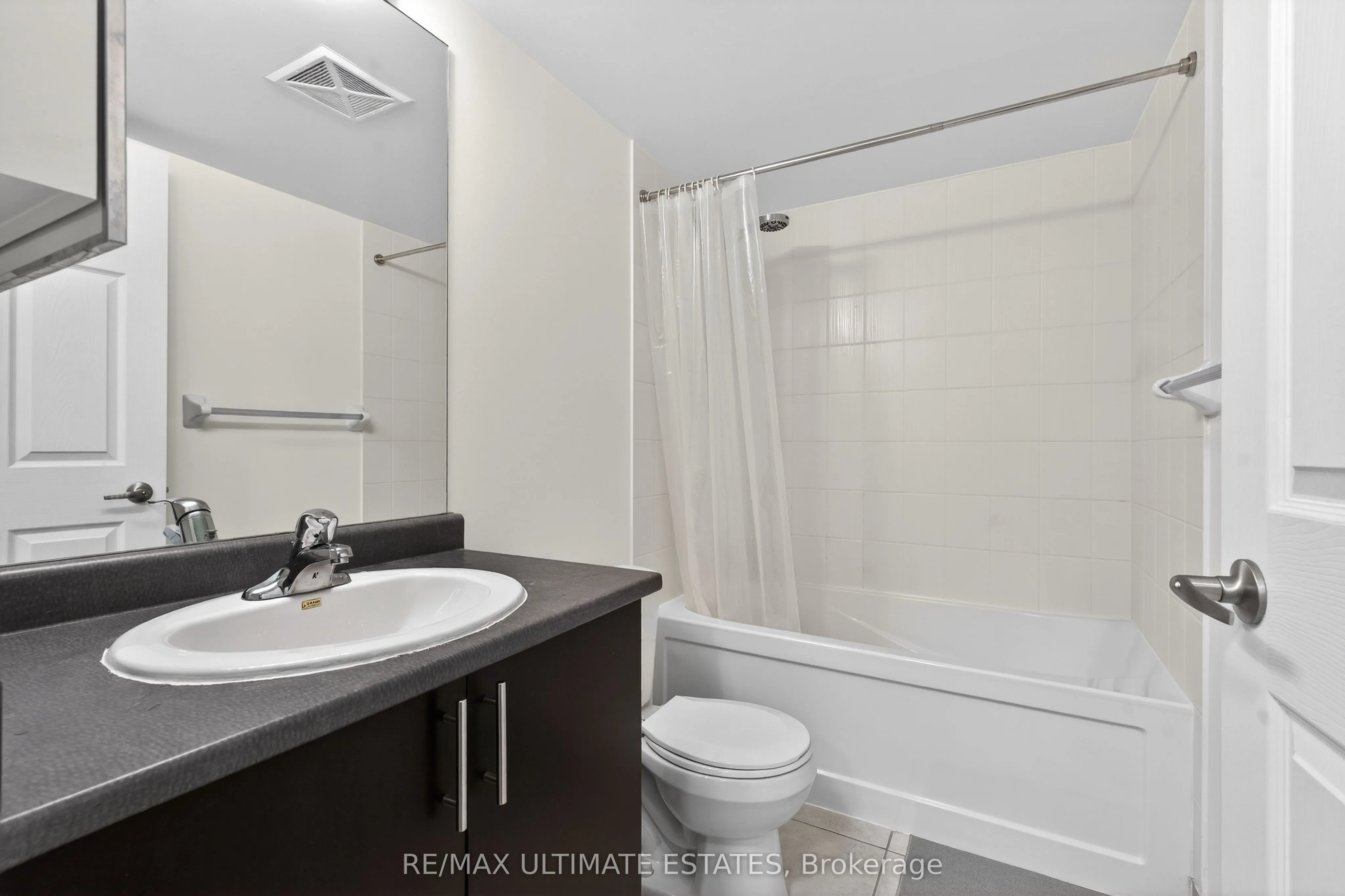 19 Grand Trunk Crescent #2205