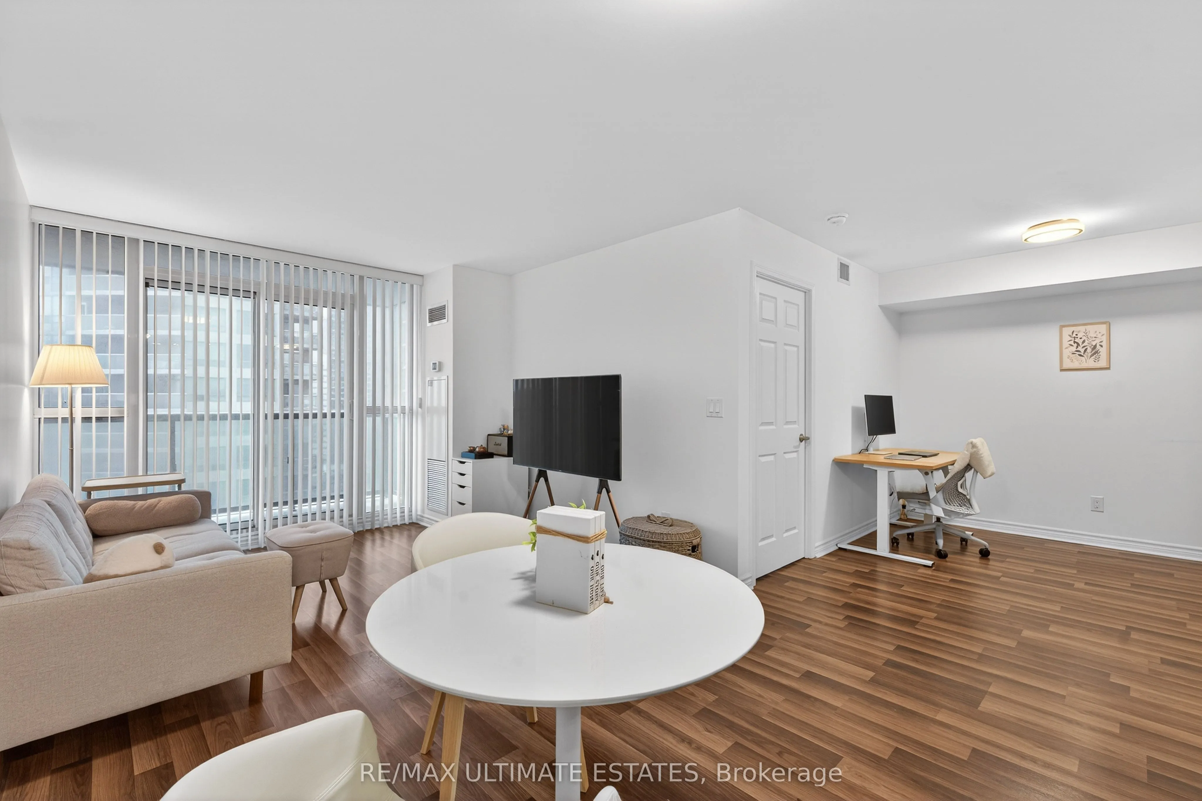 19 Grand Trunk Crescent #2205