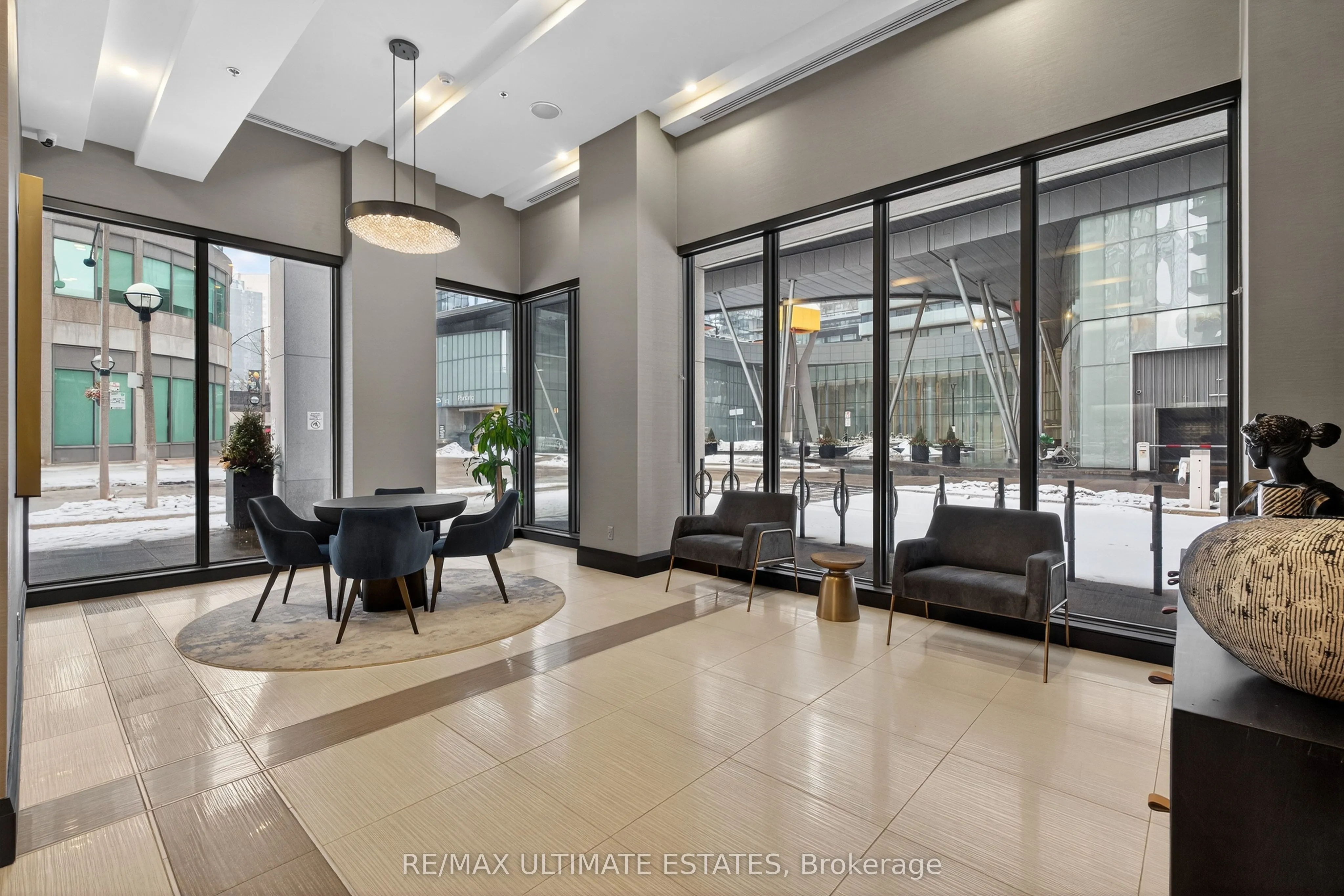 19 Grand Trunk Crescent #2205
