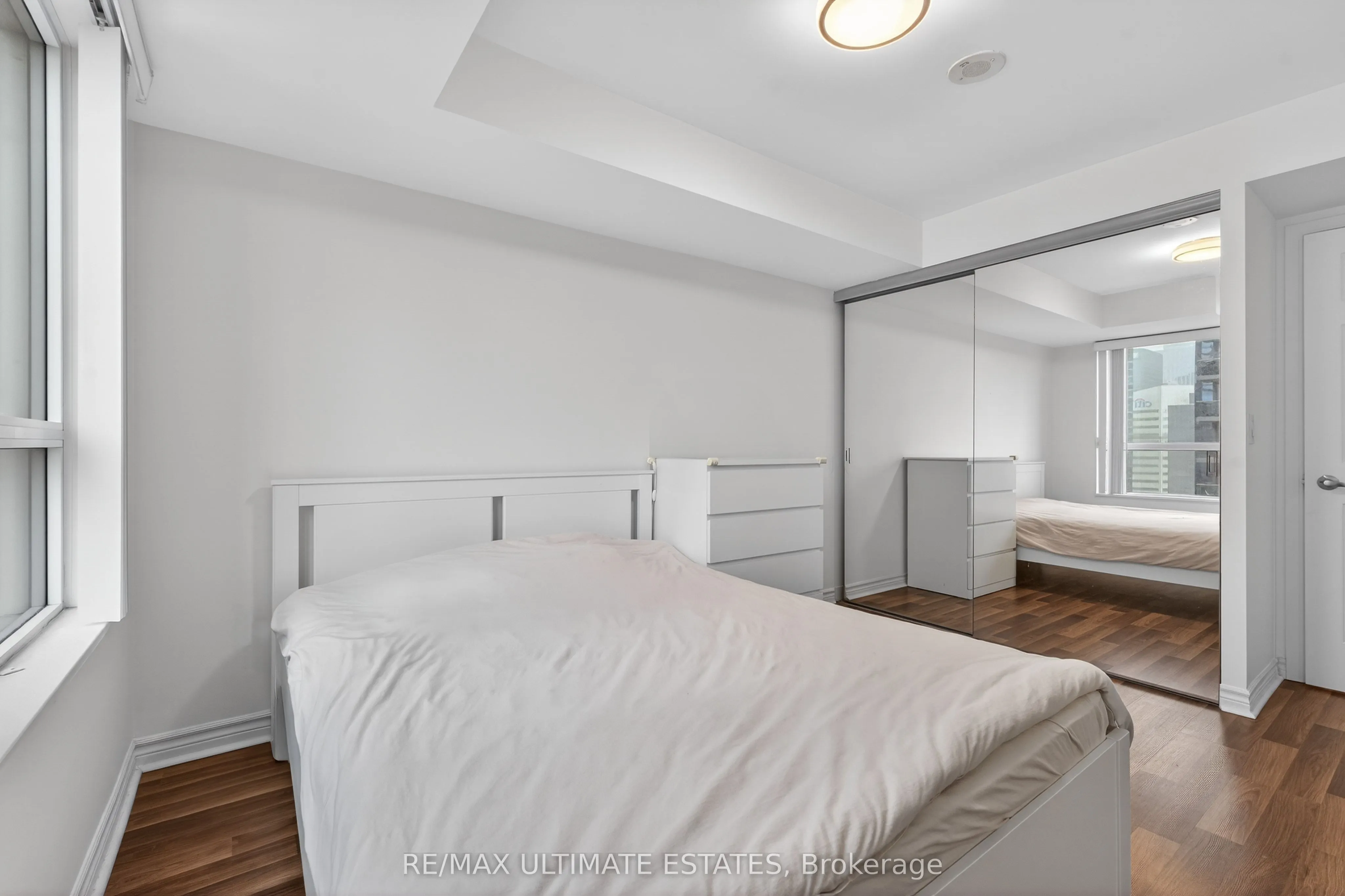 19 Grand Trunk Crescent #2205