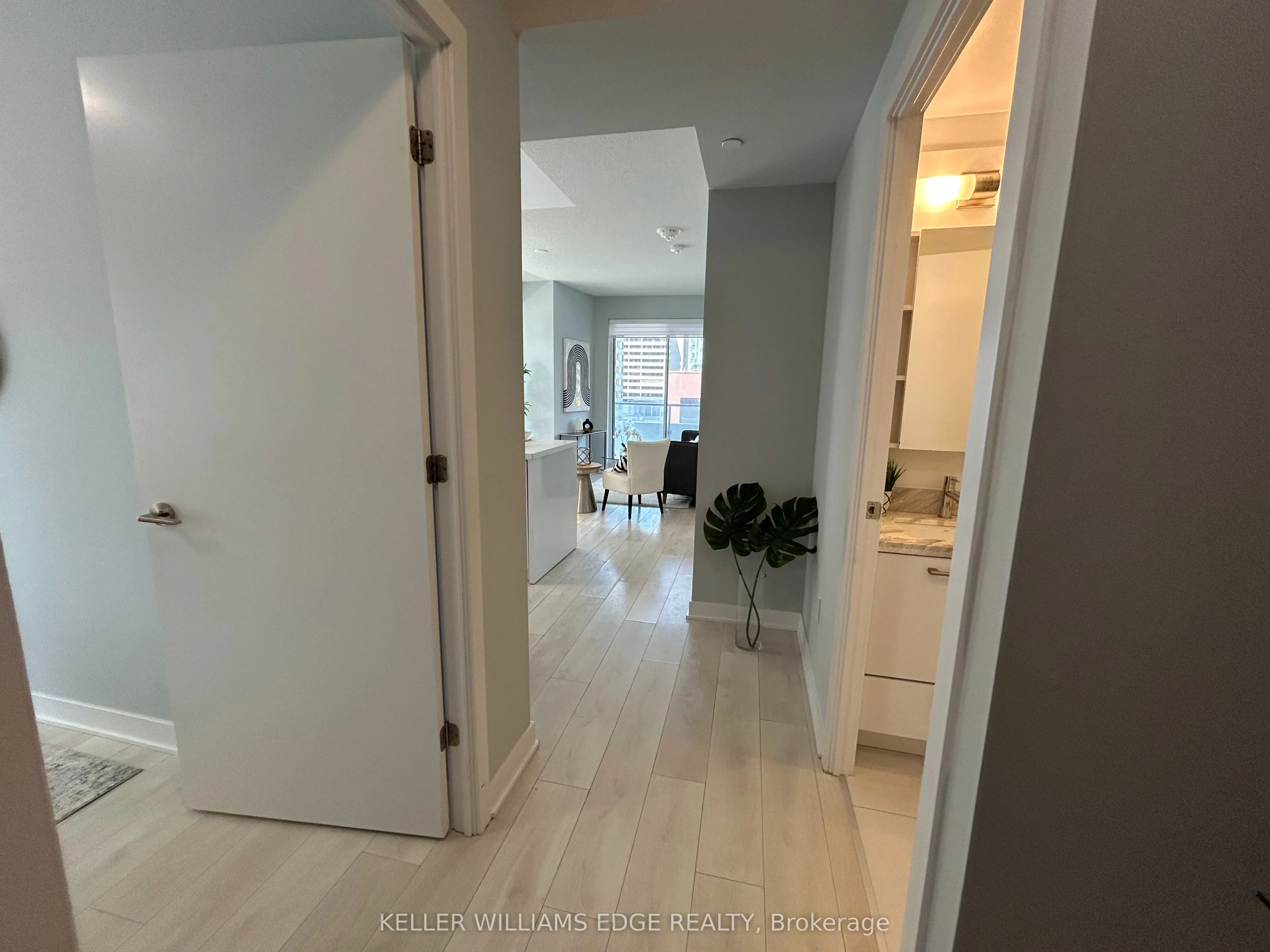 2221 Yonge Street #809