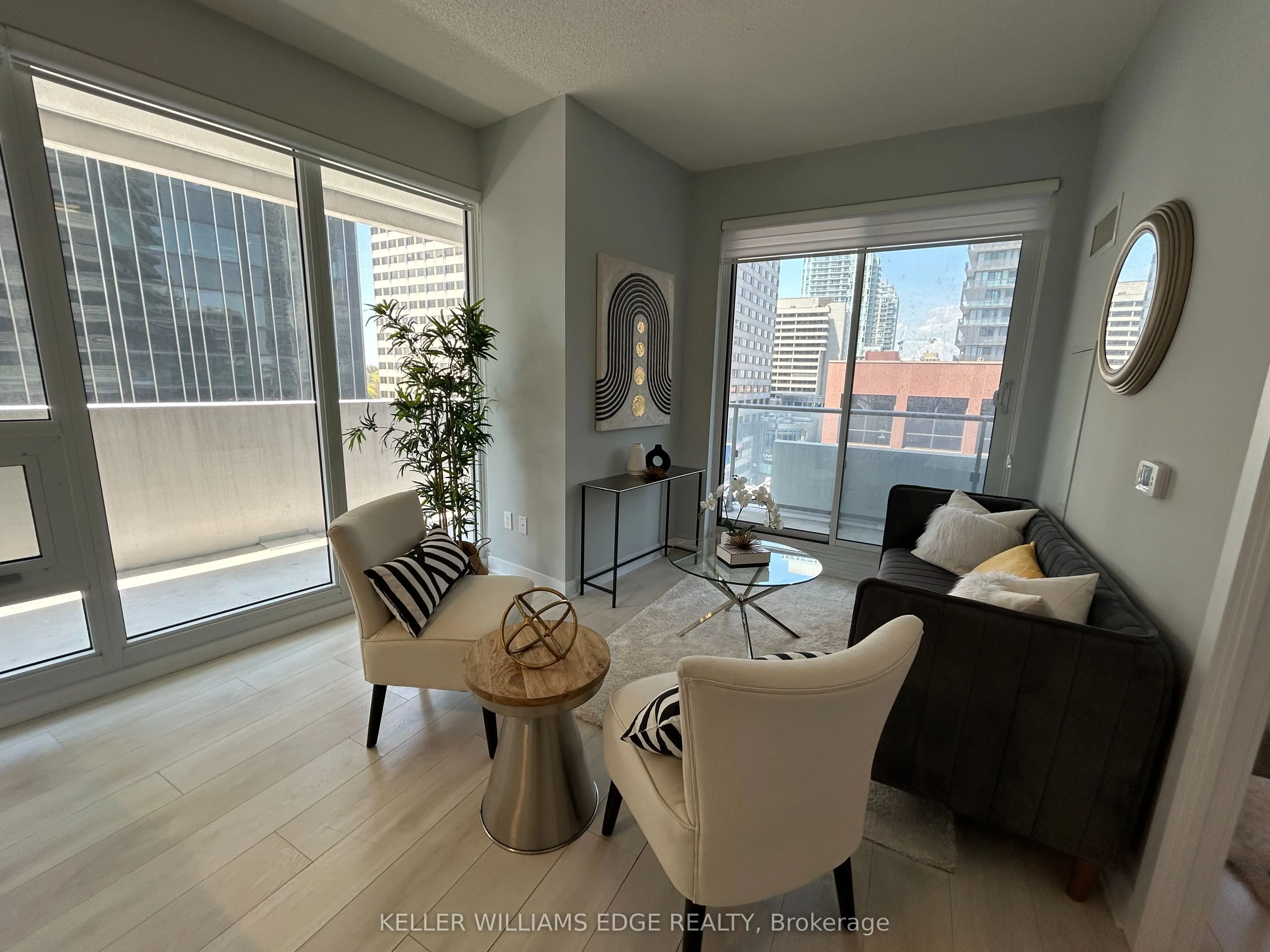 2221 Yonge Street #809