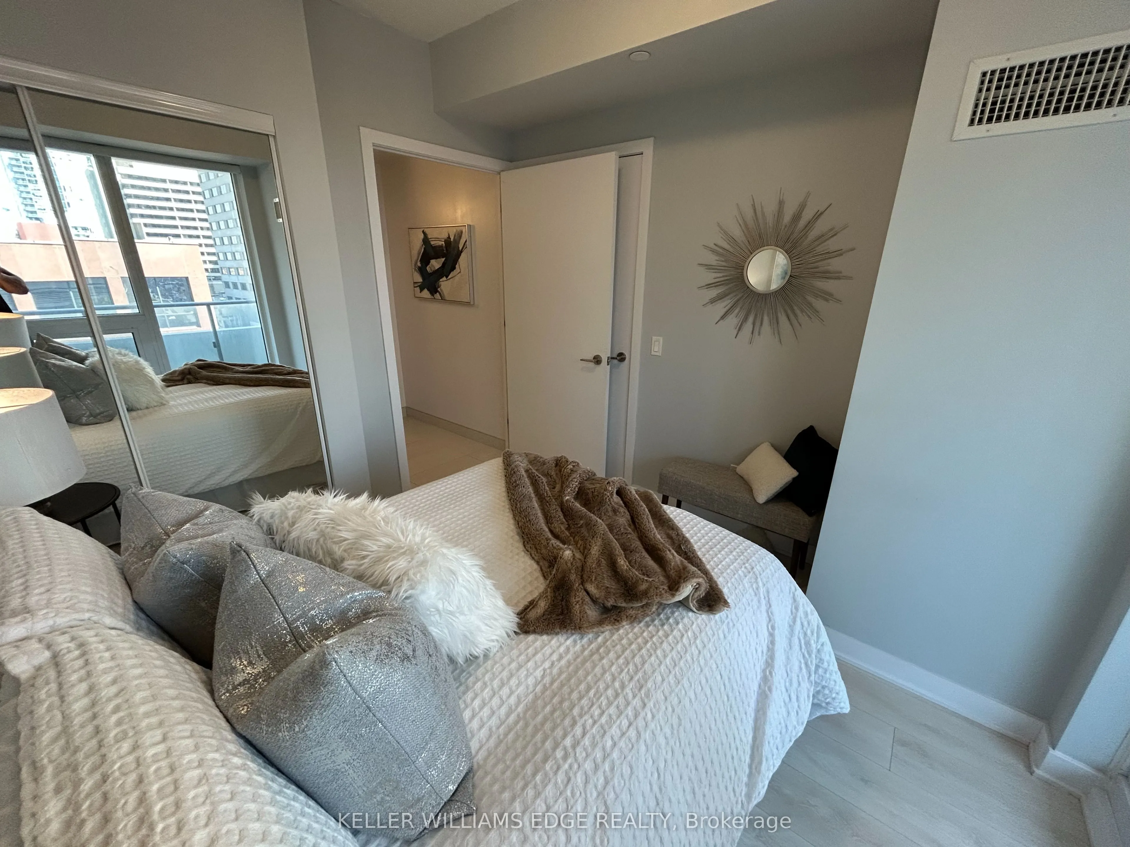 2221 Yonge Street #809