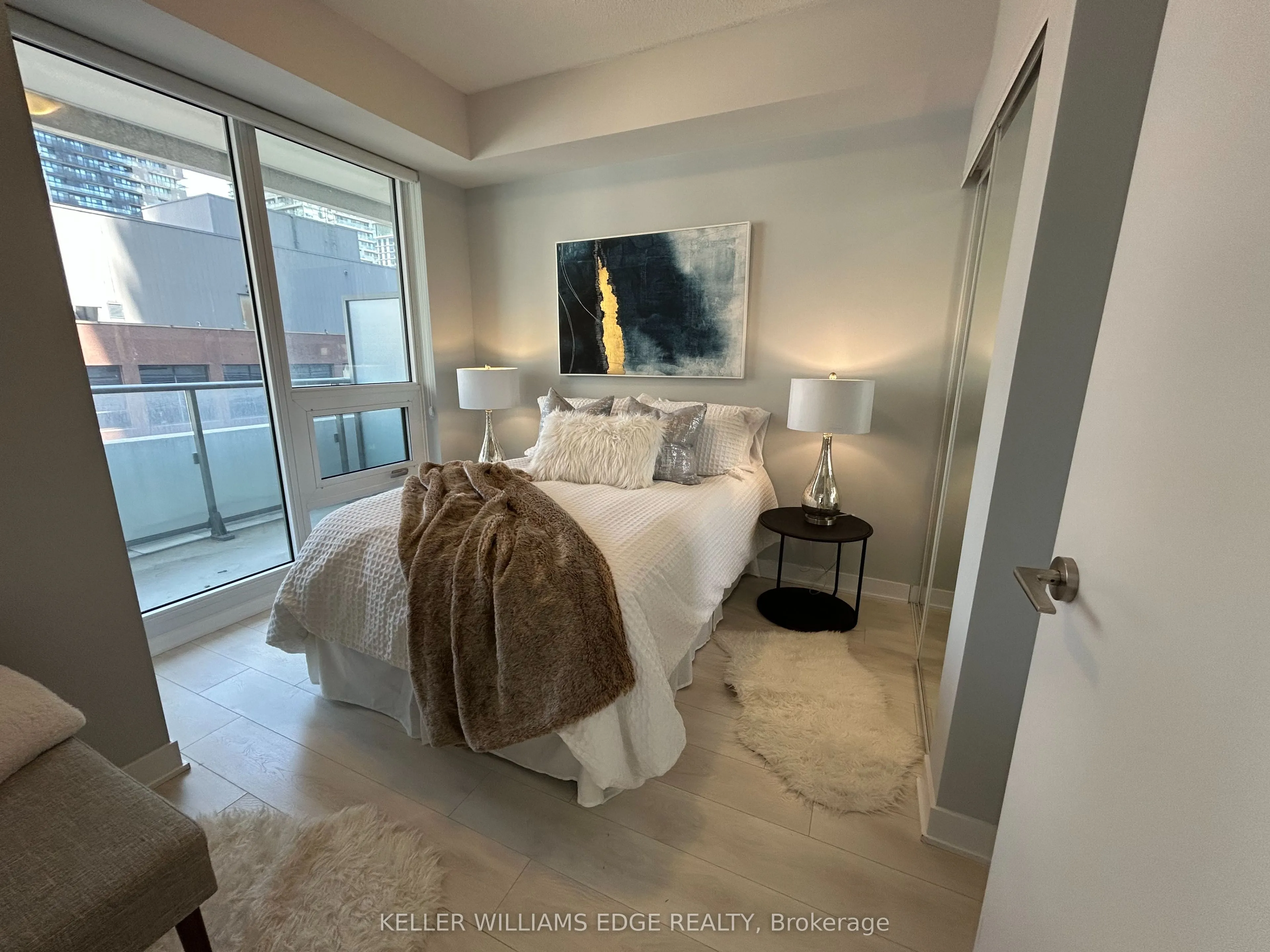 2221 Yonge Street #809