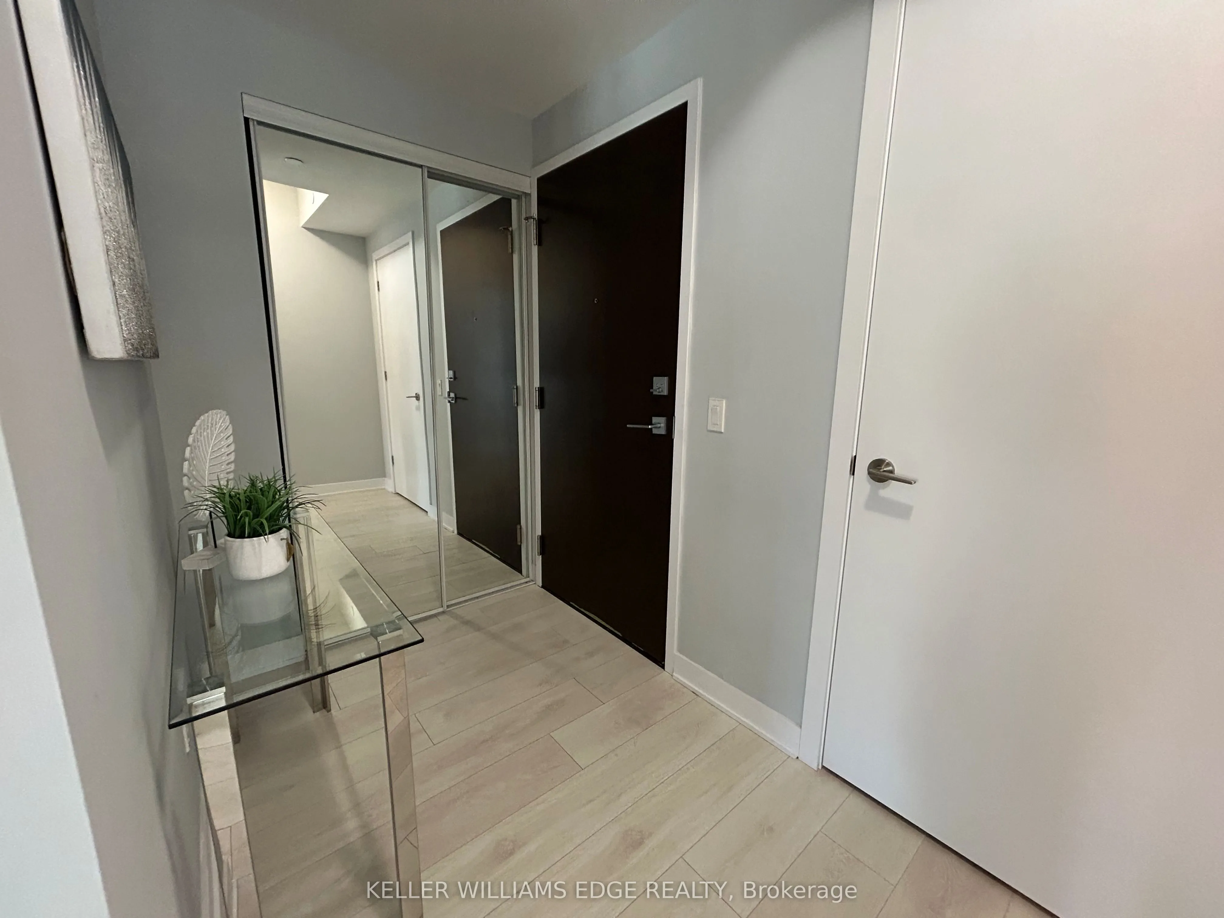 2221 Yonge Street #809