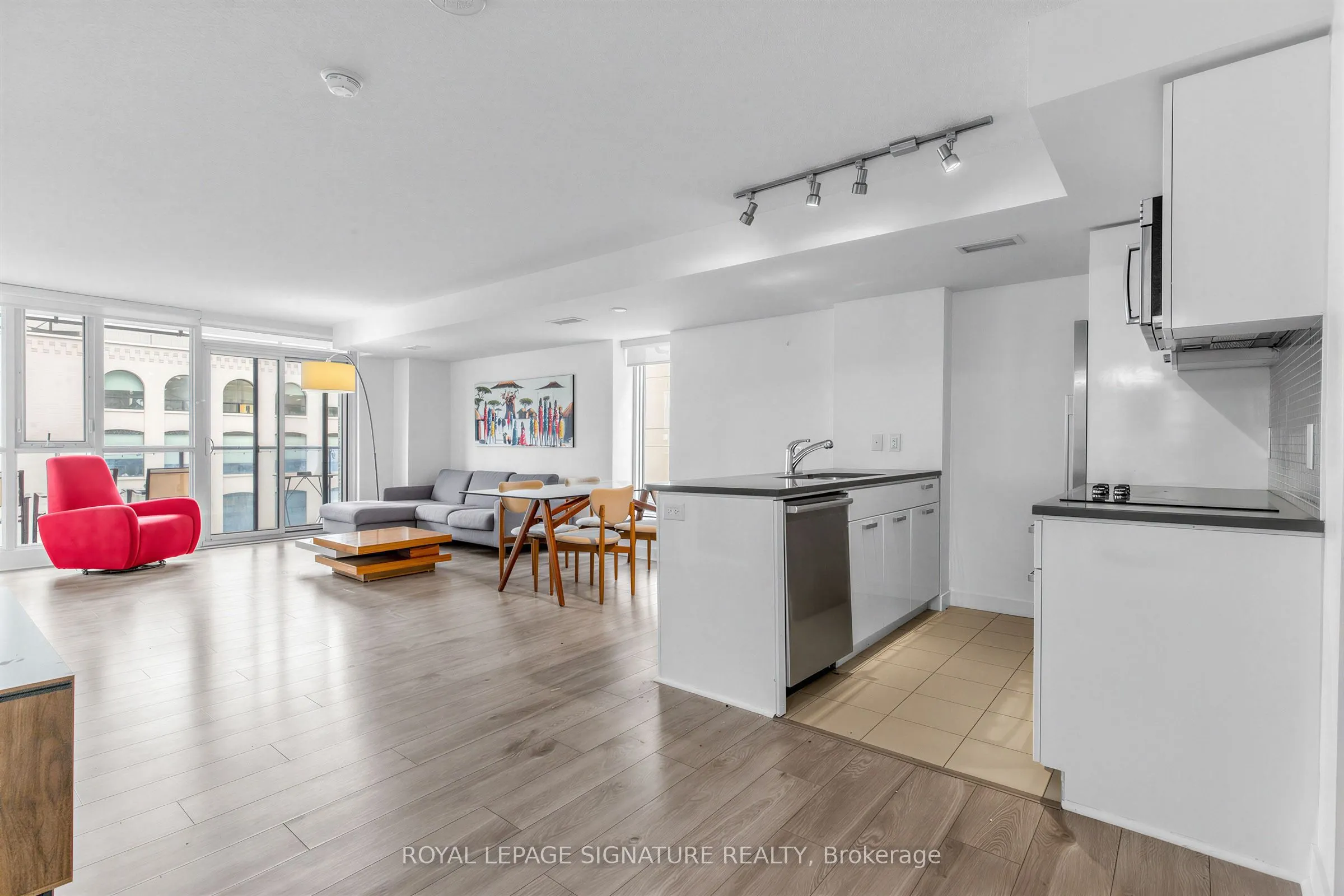 295 Adelaide Street W #414